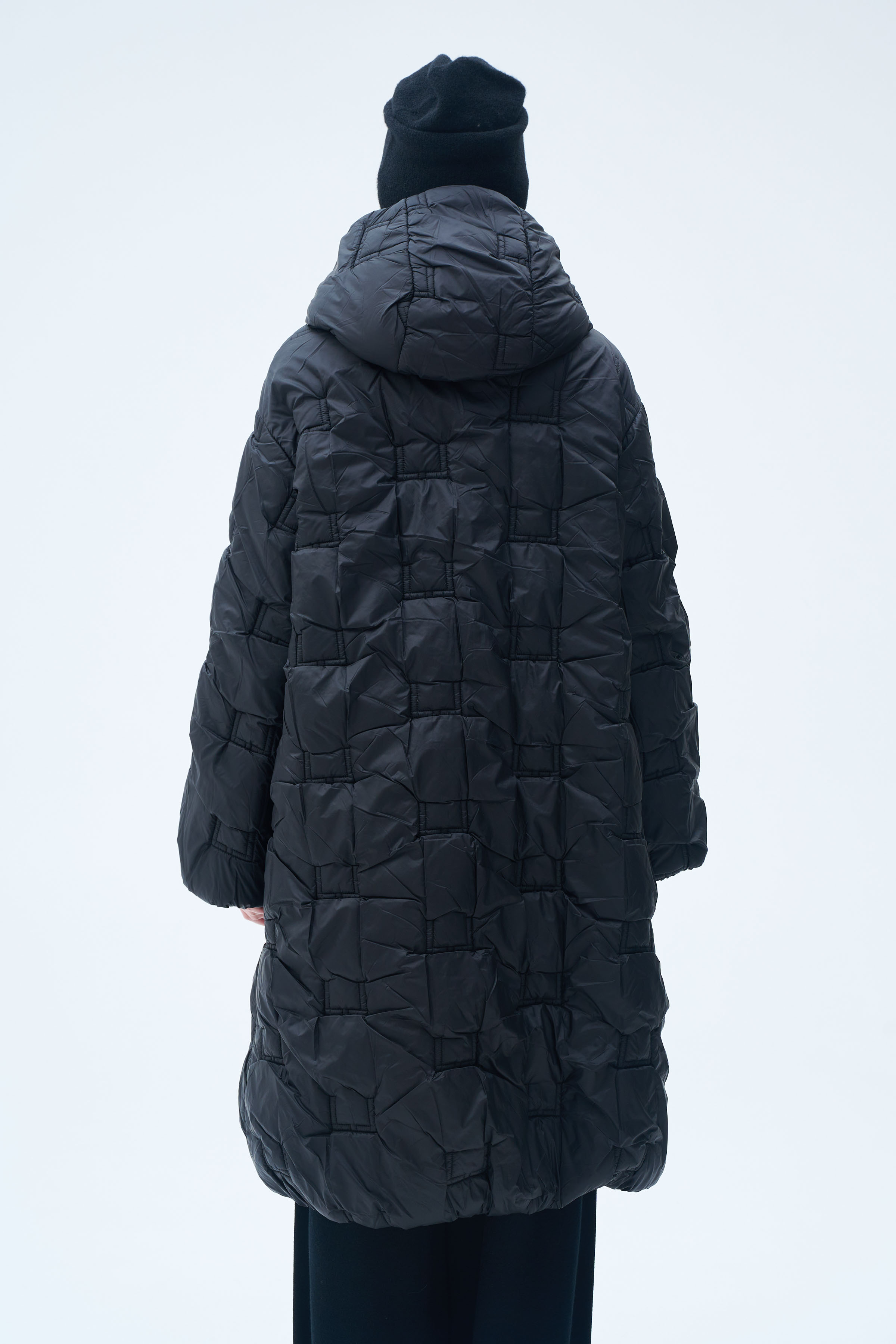 Пальто стежка лого, среднее 00 Черный (noir), 74 Тень (ombre) от Lesel (Лесель)! Заказывайте по ✆ 8 (800) 777 02 37