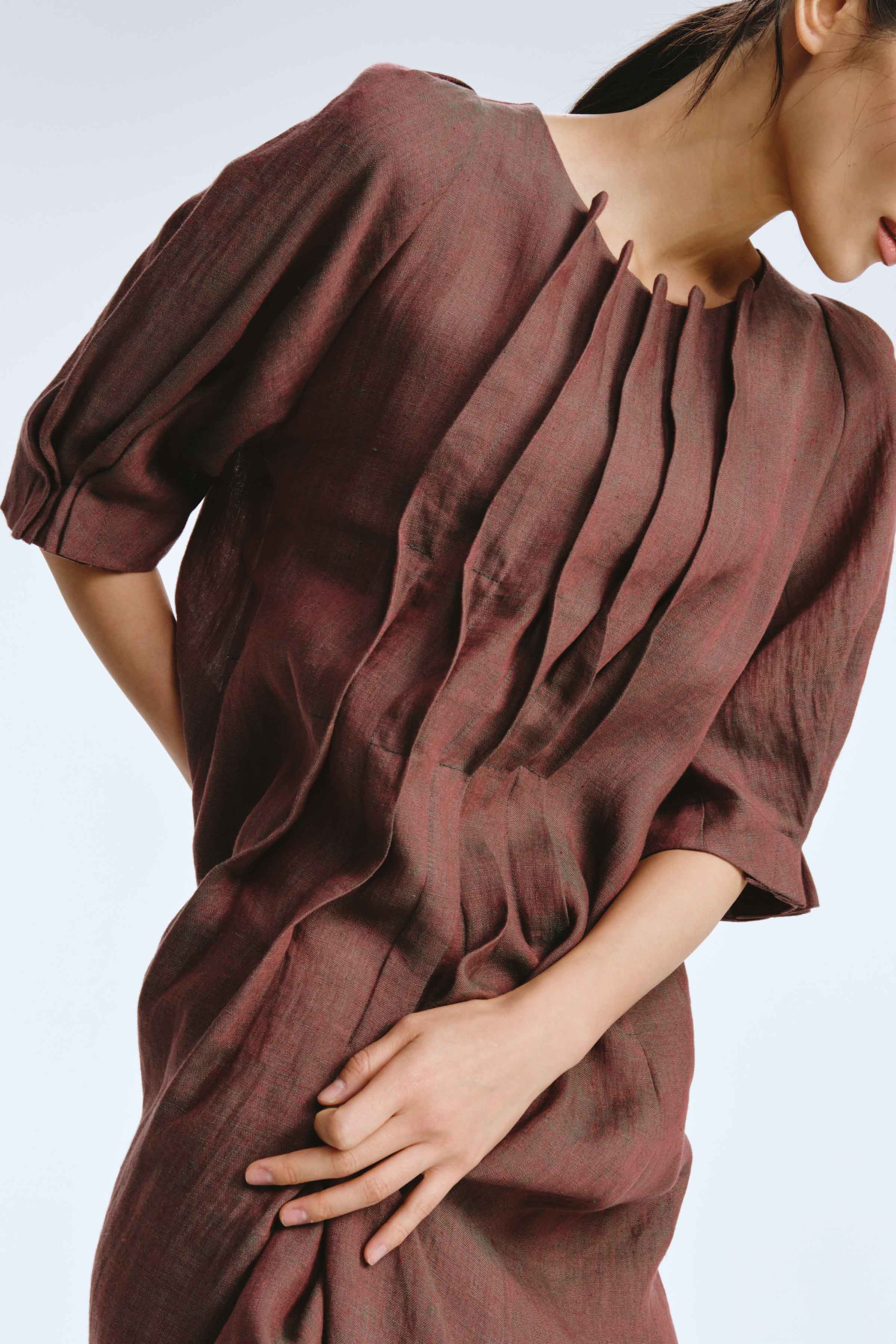 Платье с широкими защипами, лен 94 Темная медь (dark copper), 64 Эвкалипт (eucalyptus), 38 Джинсовый (denim), 86 Бронза (bronze) от Lesel (Лесель)! Заказывайте по ✆ 8 (800) 777 02 37