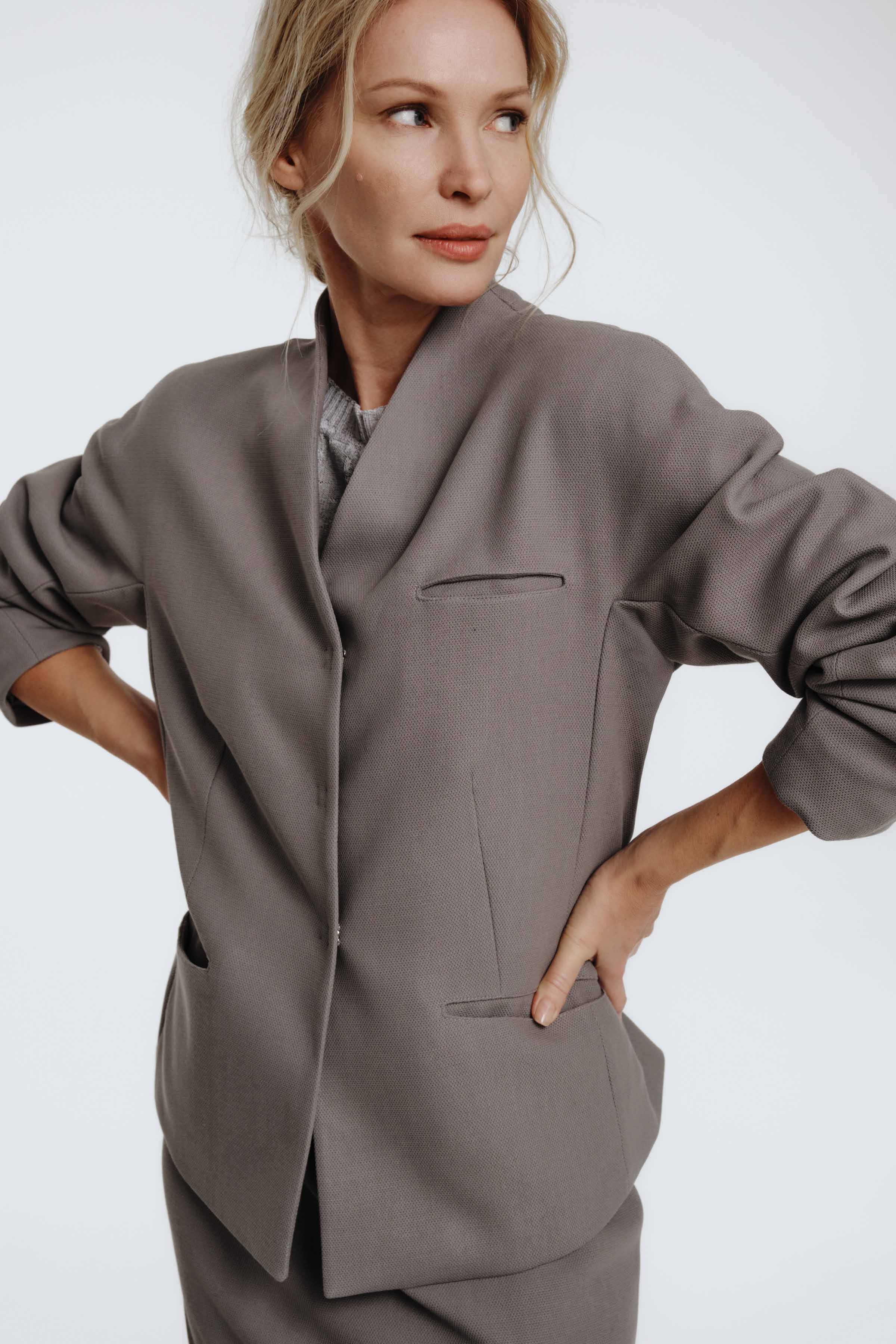 Жакет овал на подкладке 10 Серый (grise), 00 Черный (noir), 36 Лазурно-синий (bleu azur) от Lesel (Лесель)! Заказывайте по ✆ 8 (800) 777 02 37