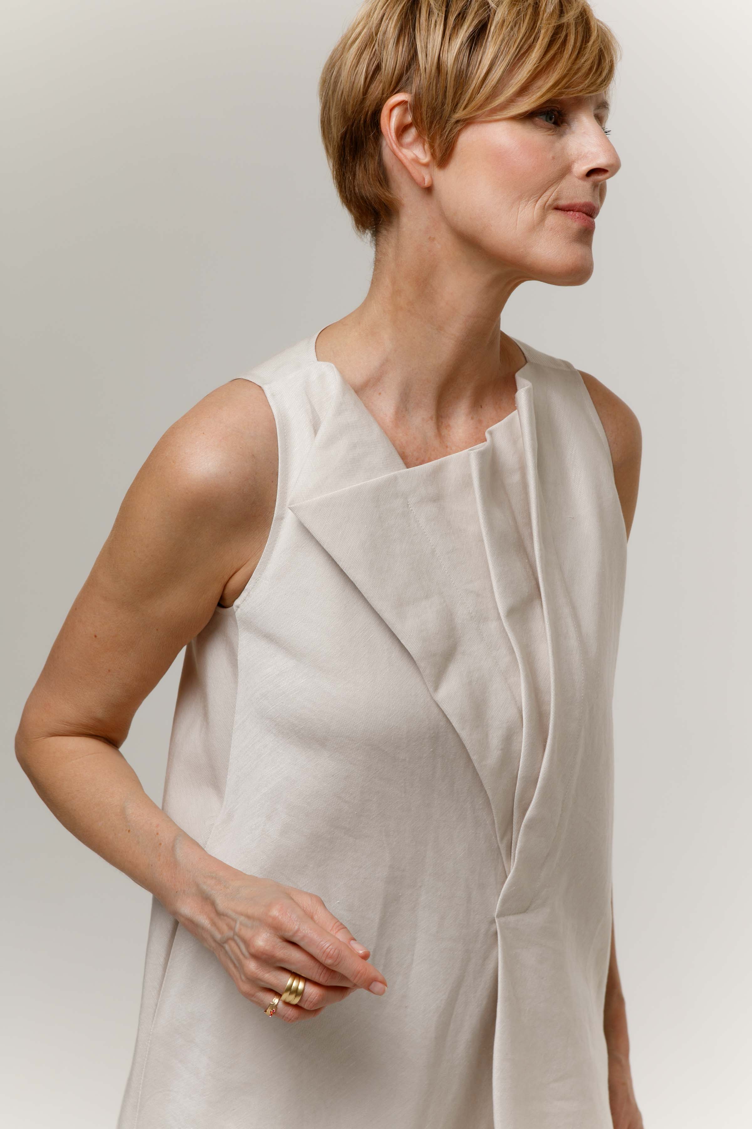 Платье с асимметричными складками без рукавов 06 Суфле (souffle) от Lesel (Лесель)! Заказывайте по ✆ 8 (800) 777 02 37