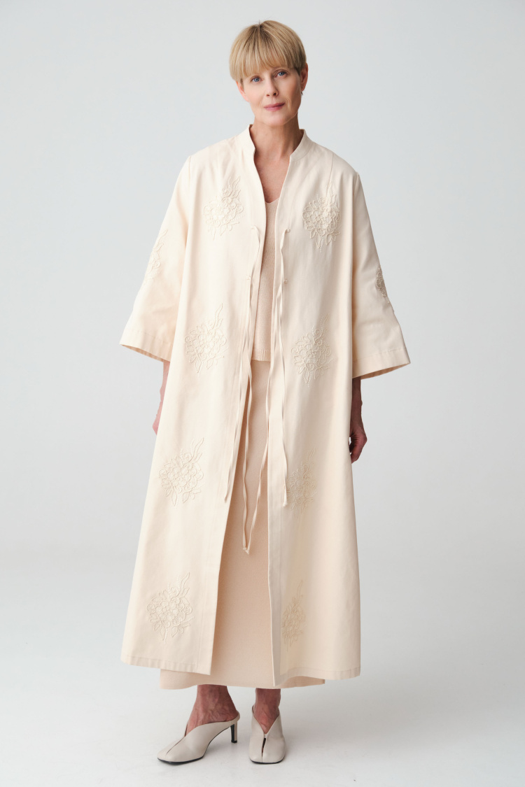 Жакет накидка с вышивкой