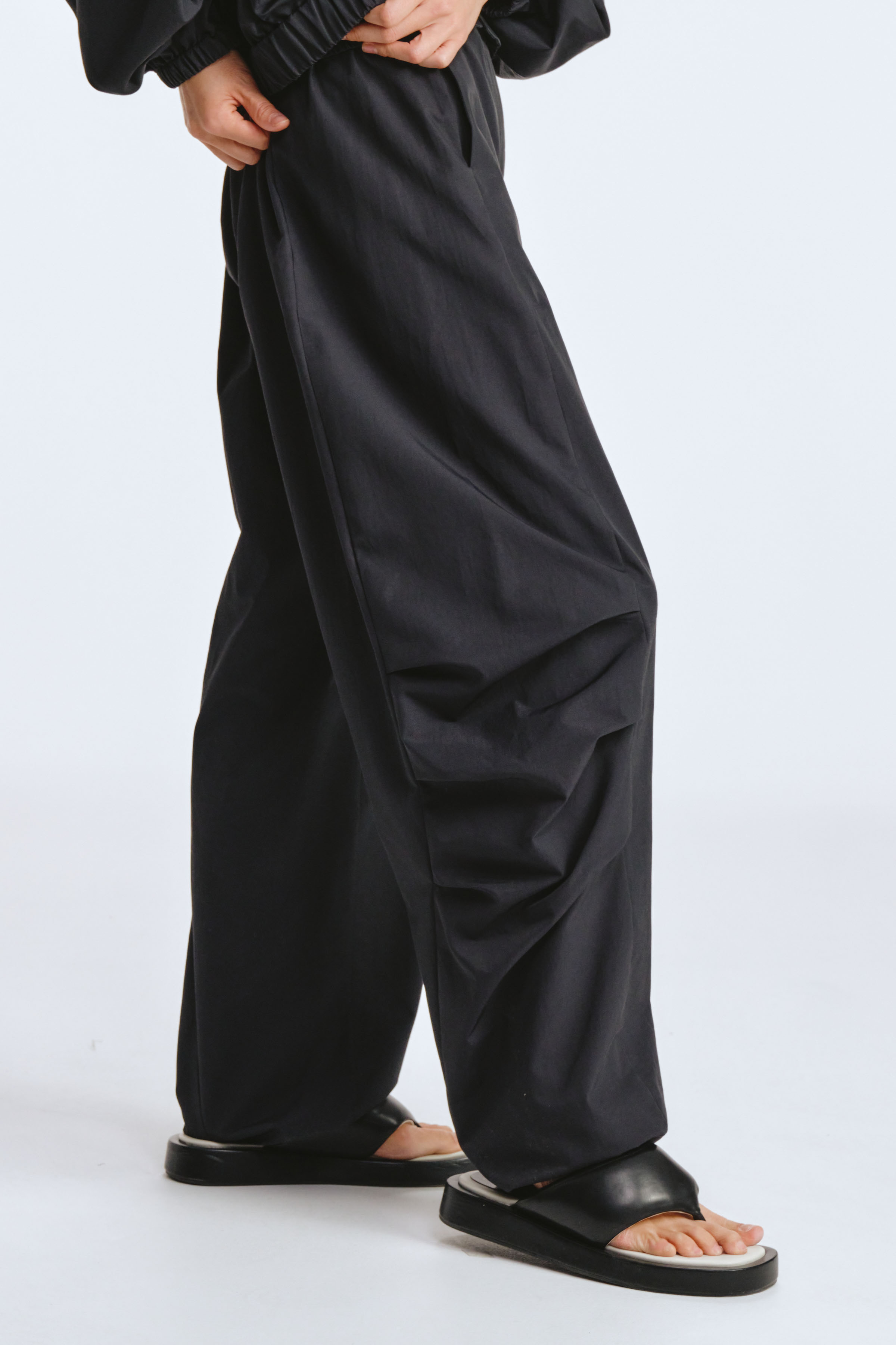 Брюки большой овал с защипами  от Lesel (Лесель)! Заказывайте по ✆ 8 (800) 777 02 37