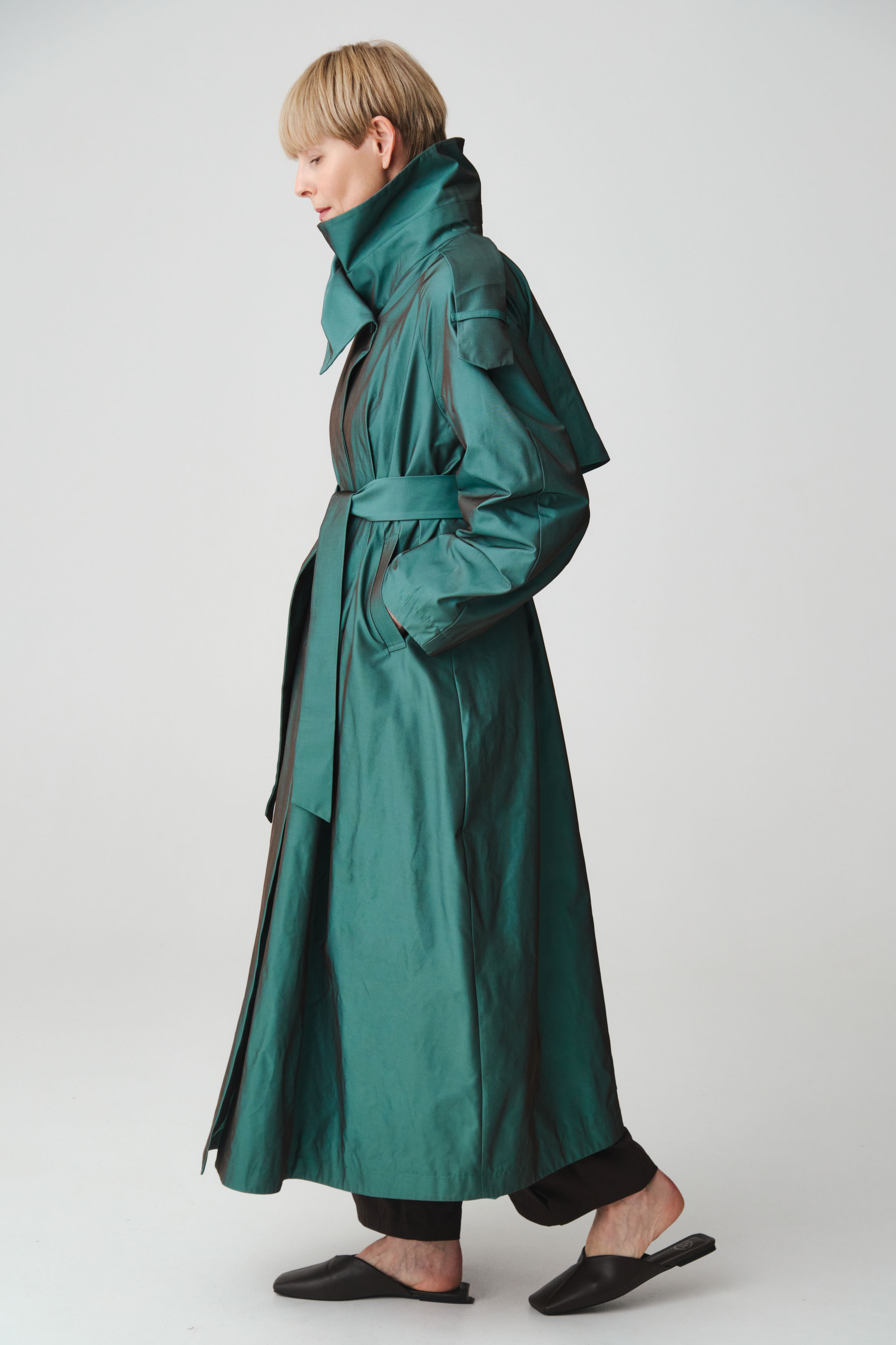 Плащ клеш длинный, на подкладке