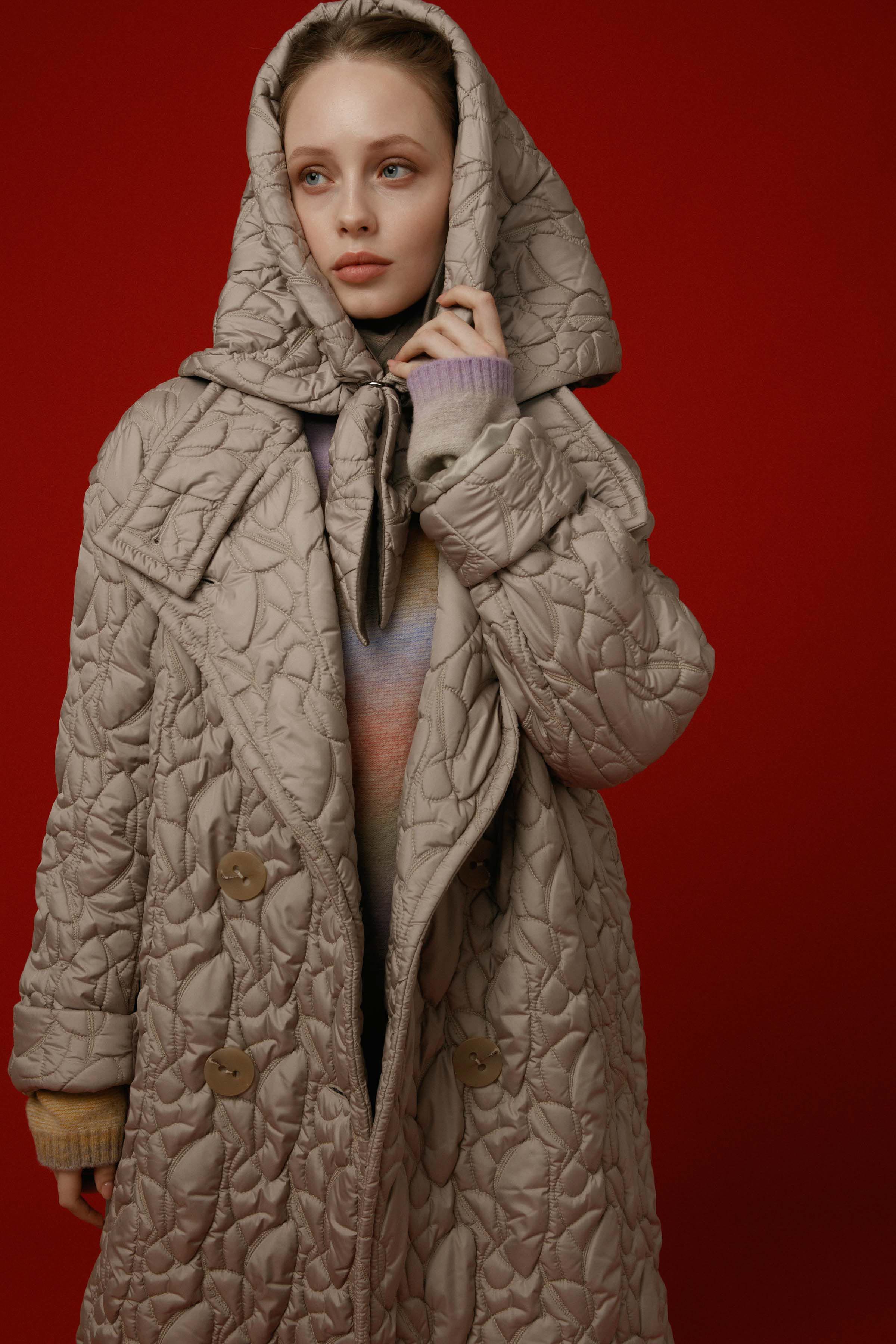 Пальто стеганое, с лацканами и воротником-стойкой 04 Бежевый камень (pierre beige) от Lesel (Лесель)! Заказывайте по ✆ 8 (800) 777 02 37