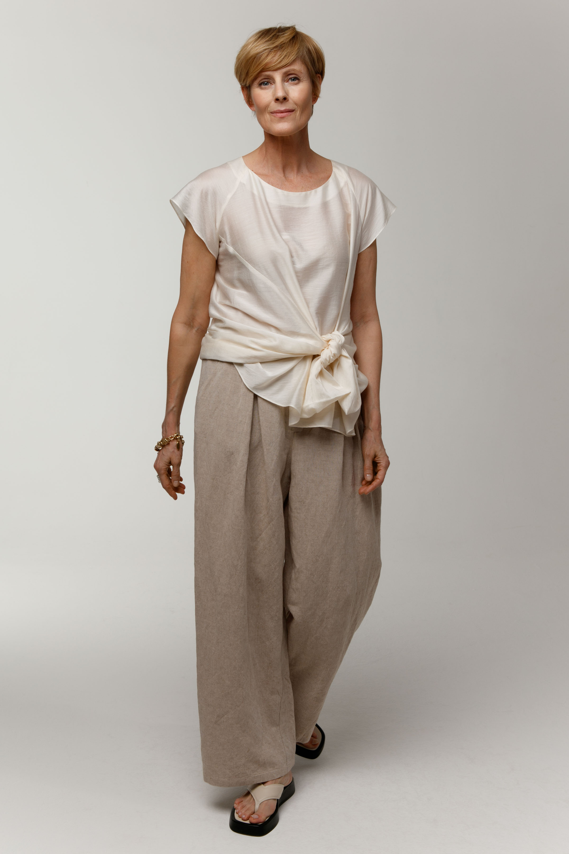 Брюки прямые со складками, лён  от Lesel (Лесель)! Заказывайте по ✆ 8 (800) 777 02 37