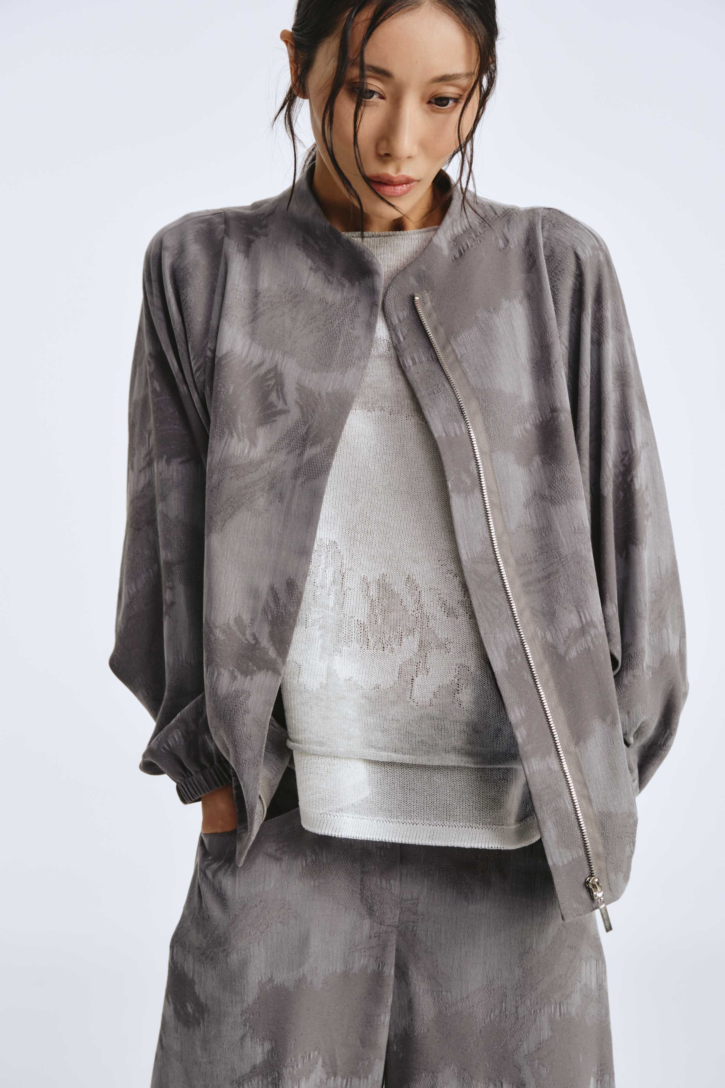 Куртка бомбер-ромб, жаккард 01 Серый перламутр (nacre gris) от Lesel (Лесель)! Заказывайте по ✆ 8 (800) 777 02 37