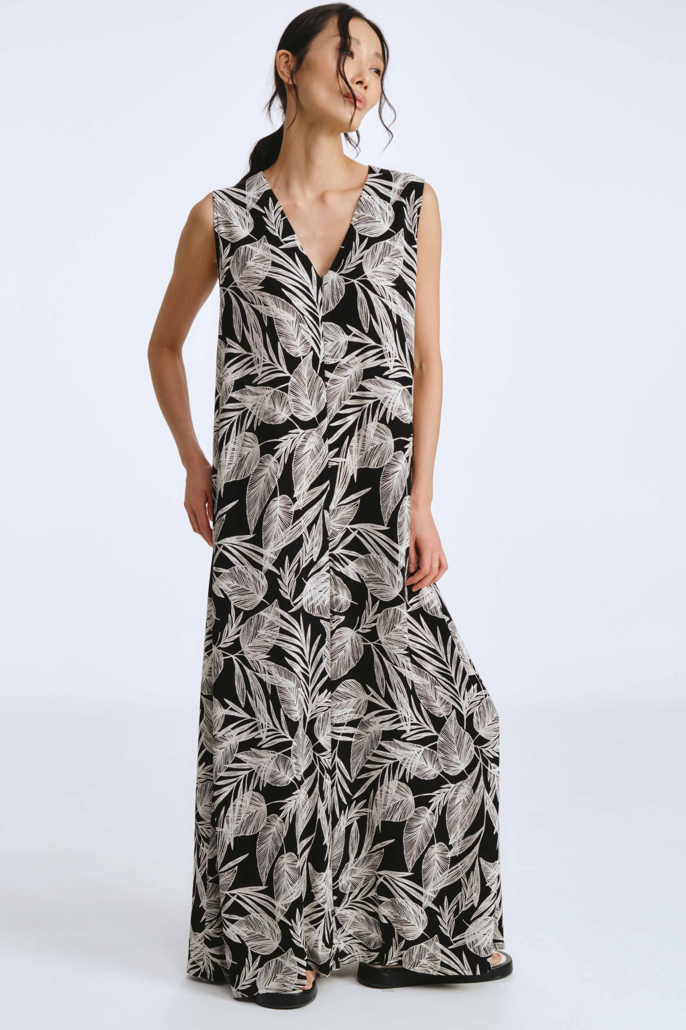 Комбинезон Листья с отлетными деталями 00 Черный (noir), 03 Кварц (quartz) от Lesel (Лесель)! Заказывайте по ✆ 8 (800) 777 02 37