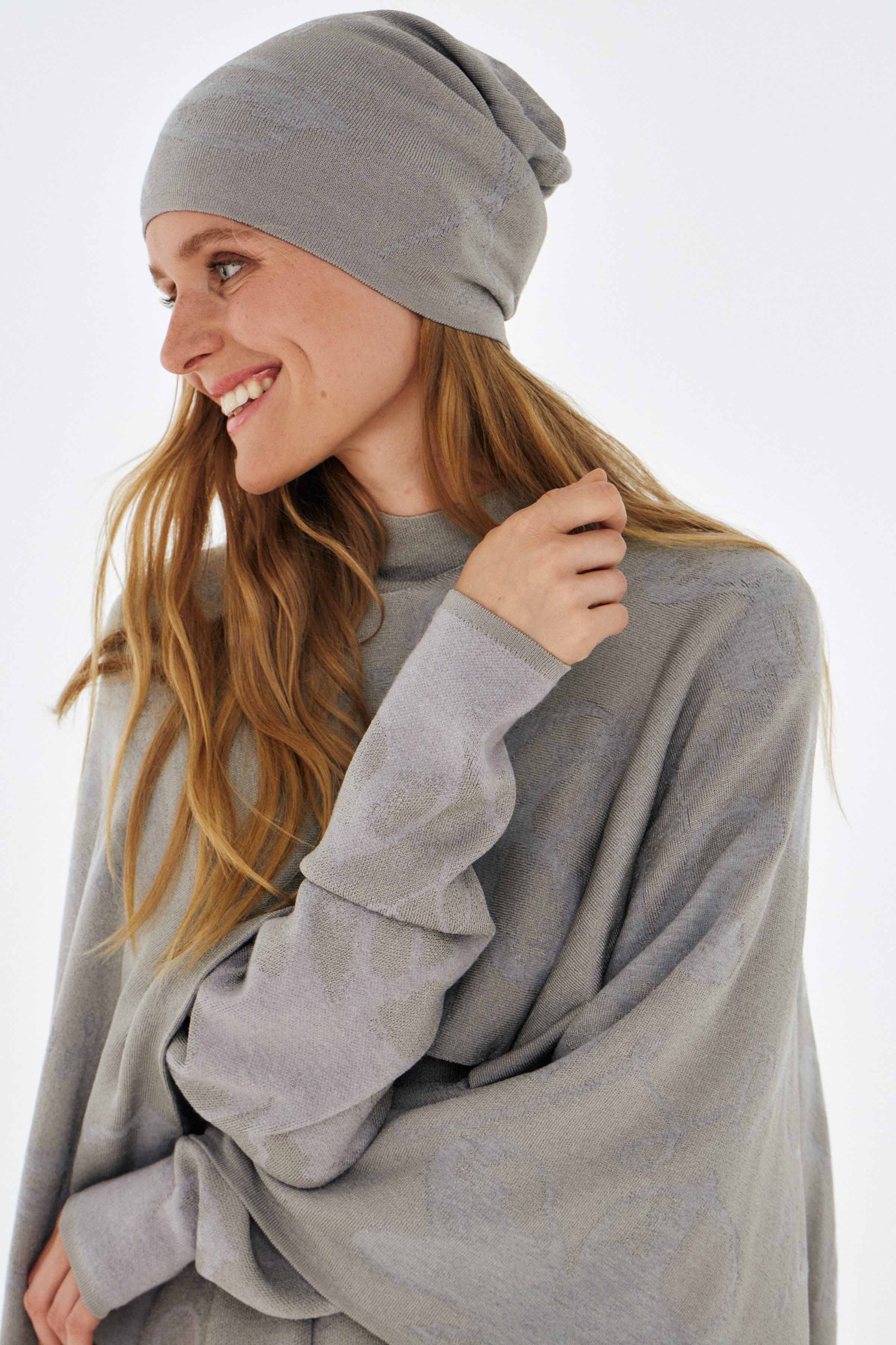 Шапка Орхидея 10 Серый (grise), 03 Кварц (quartz), 25 Огненно-красный (fiery red) от Lesel (Лесель)! Заказывайте по ✆ 8 (800) 777 02 37