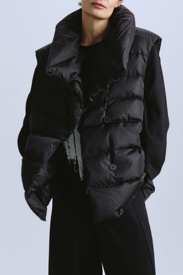 Жилет пуховый с навесными петлями