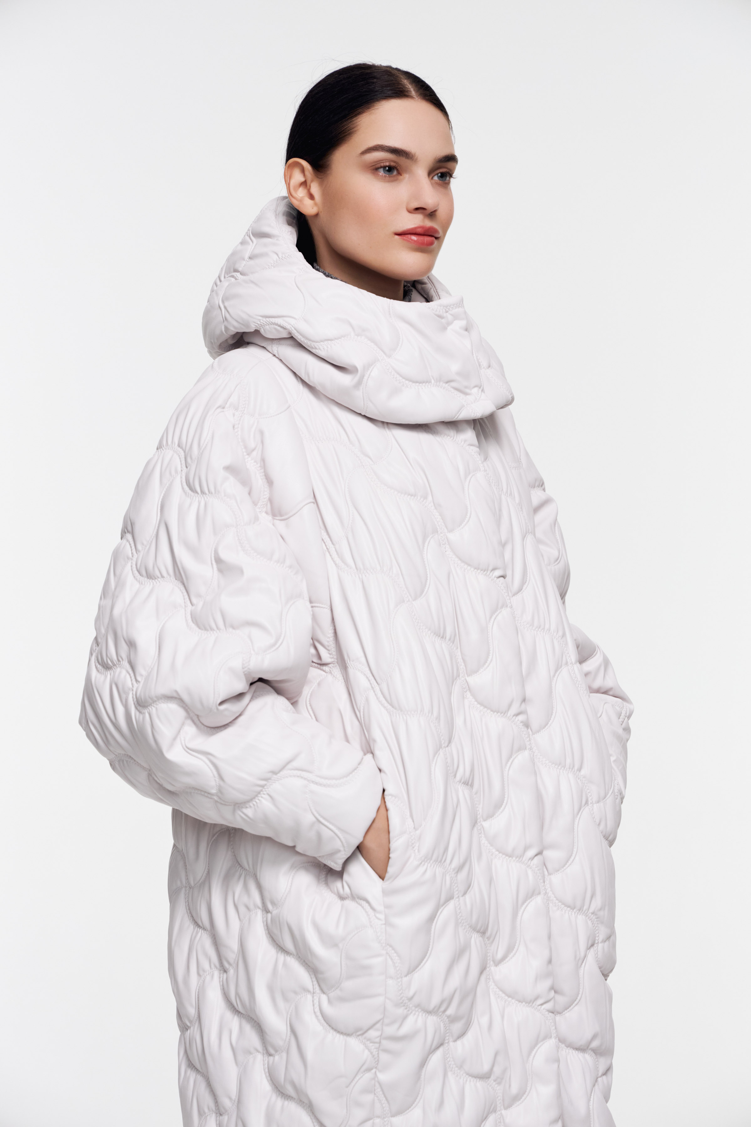 Пальто бомбер удлиненный с капюшоном эко-кожа 01 Мел (craie) от Lesel (Лесель)! Заказывайте по ✆ 8 (800) 777 02 37