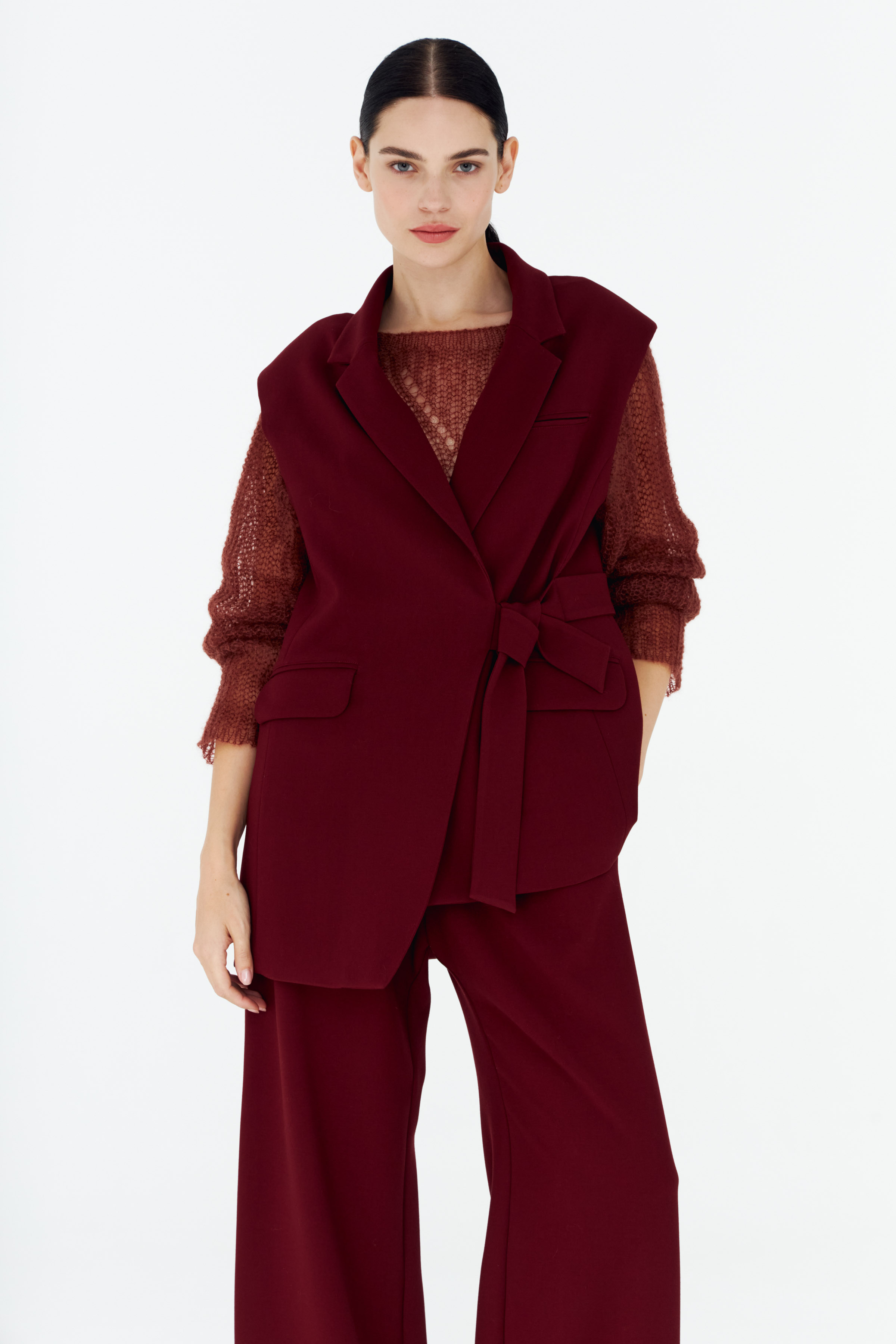 Жилет асимметрия, гладкий, с подкладом 27 Бордо (burdeaux) от Lesel (Лесель)! Заказывайте по ✆ 8 (800) 777 02 37