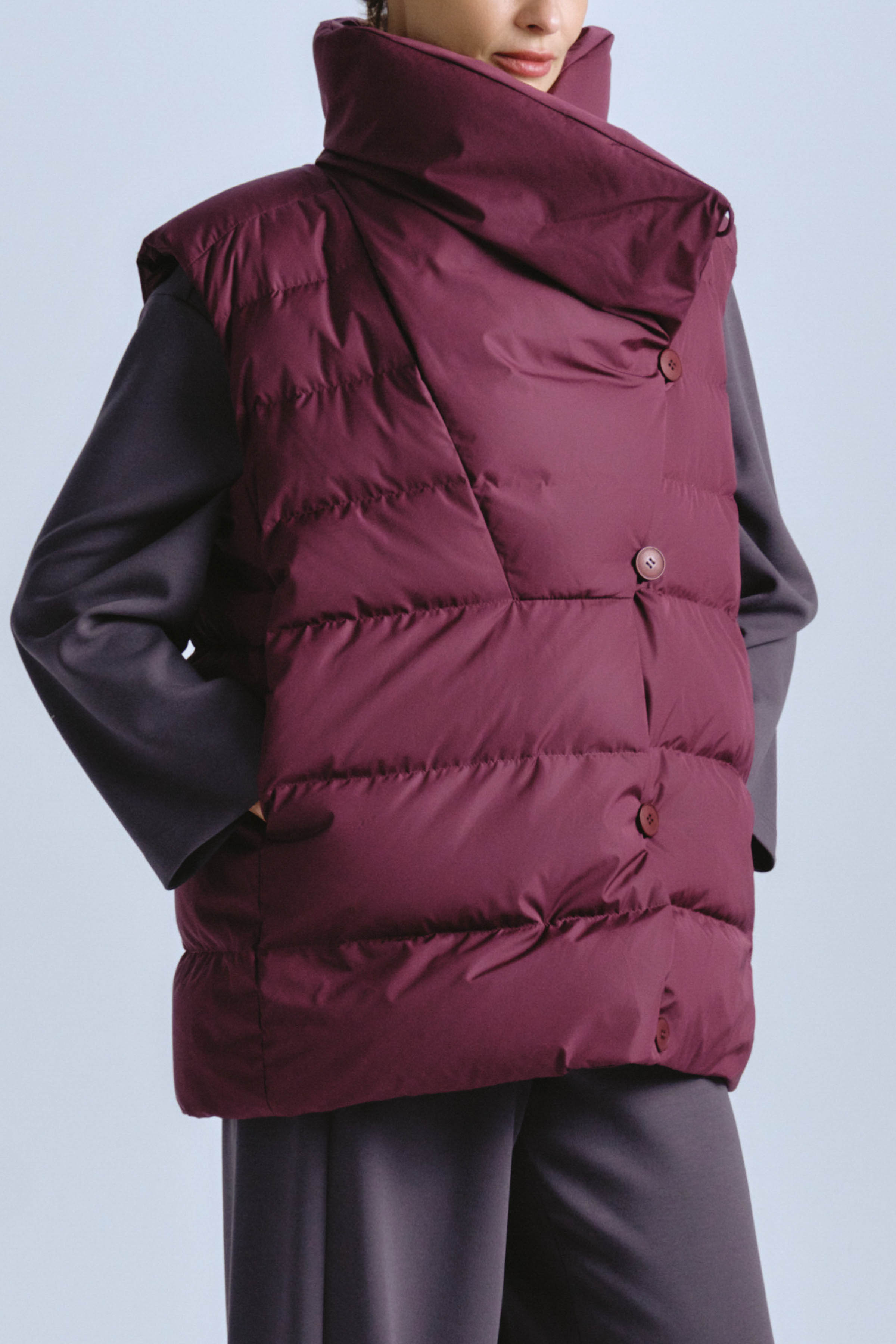 Жилет пуховый с навесными петлями 27 Бордо (burdeaux), 00 Черный (noir), 02 Песок (sable), 09 Крем-брюле (creme-brjule) от Lesel (Лесель)! Заказывайте по ✆ 8 (800) 777 02 37