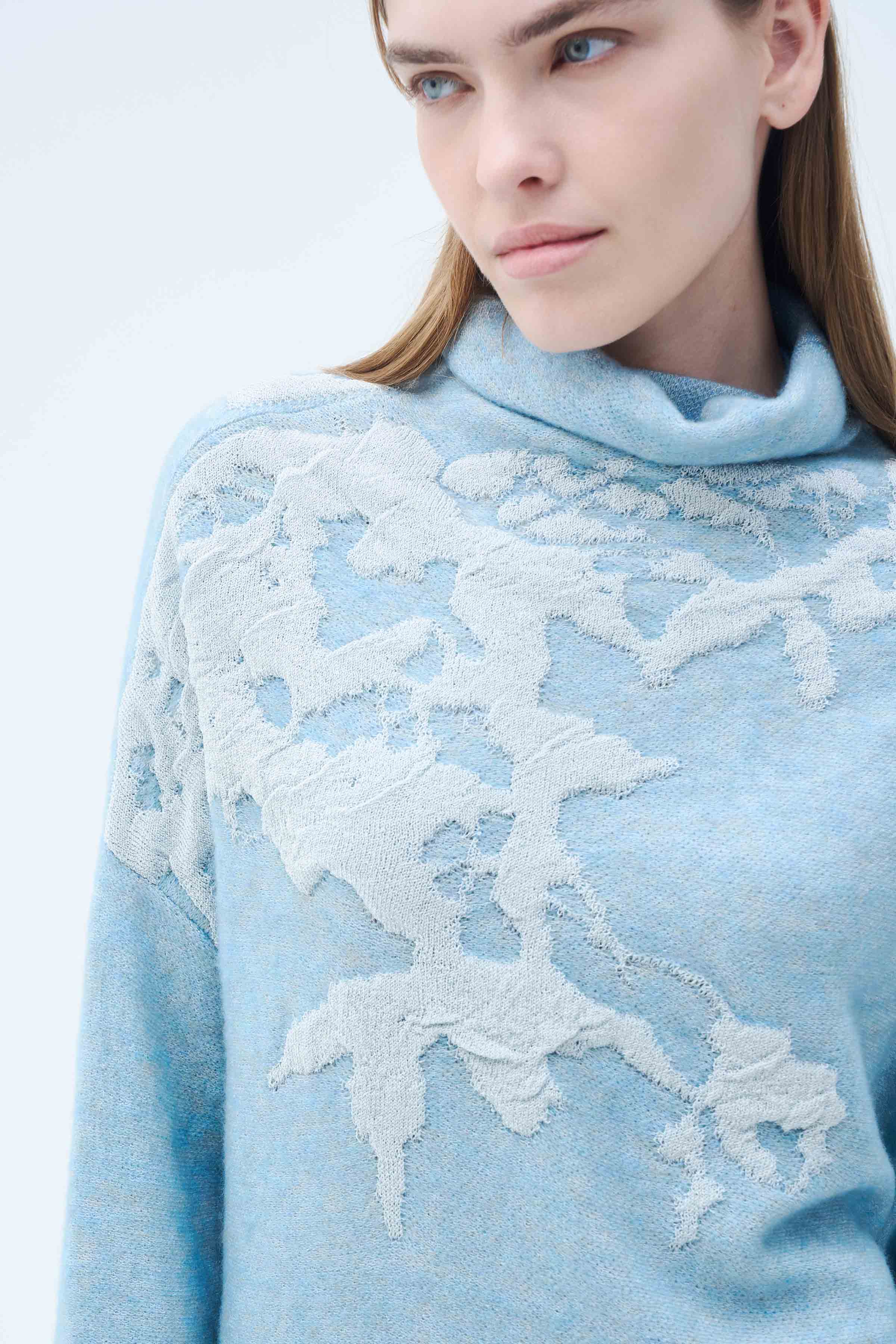 Джемпер Сквозь листву 34 Голубой лед (glace bleue) от Lesel (Лесель)! Заказывайте по ✆ 8 (800) 777 02 37