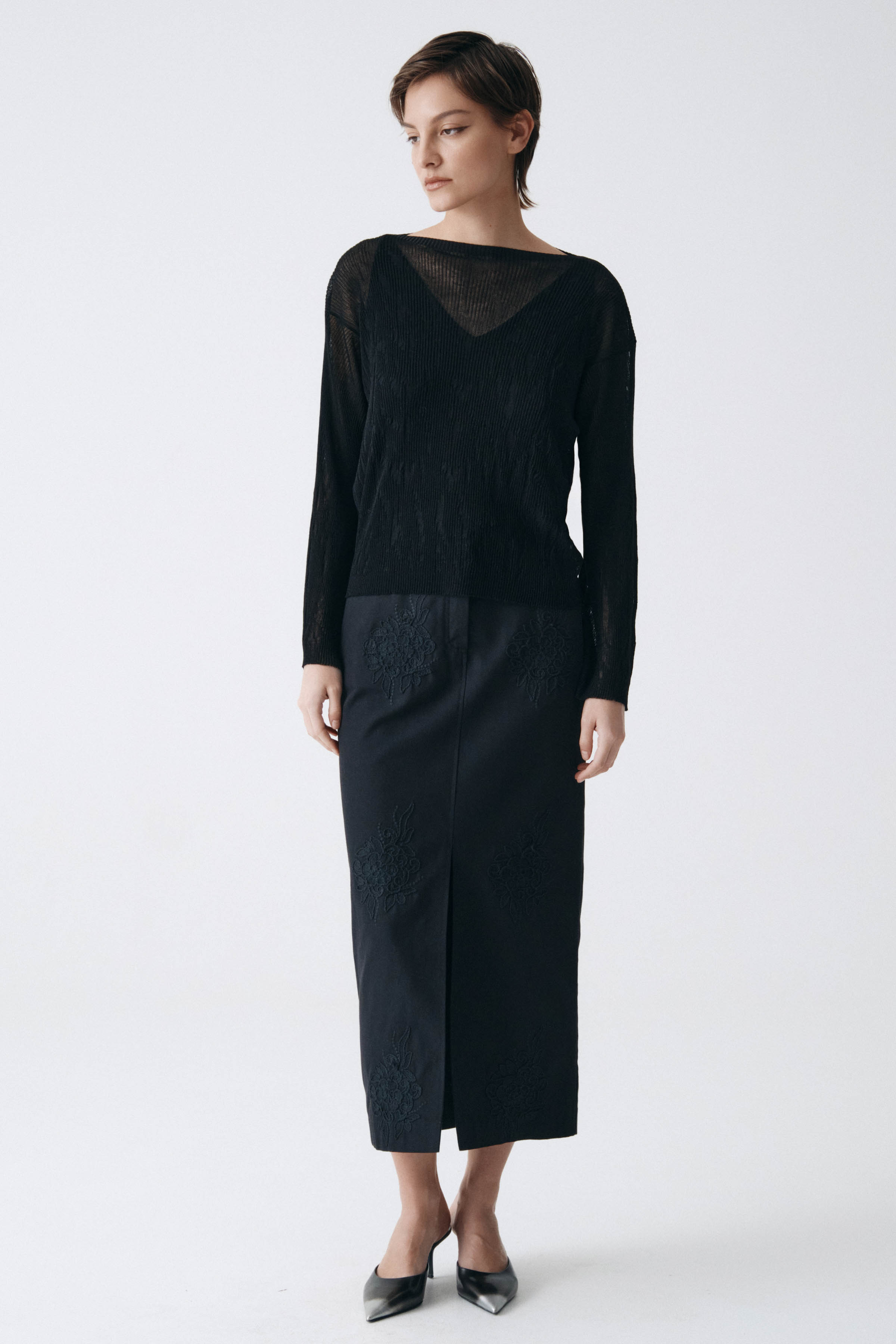 Юбка прямая с вышивкой  от Lesel (Лесель)! Заказывайте по ✆ 8 (800) 777 02 37