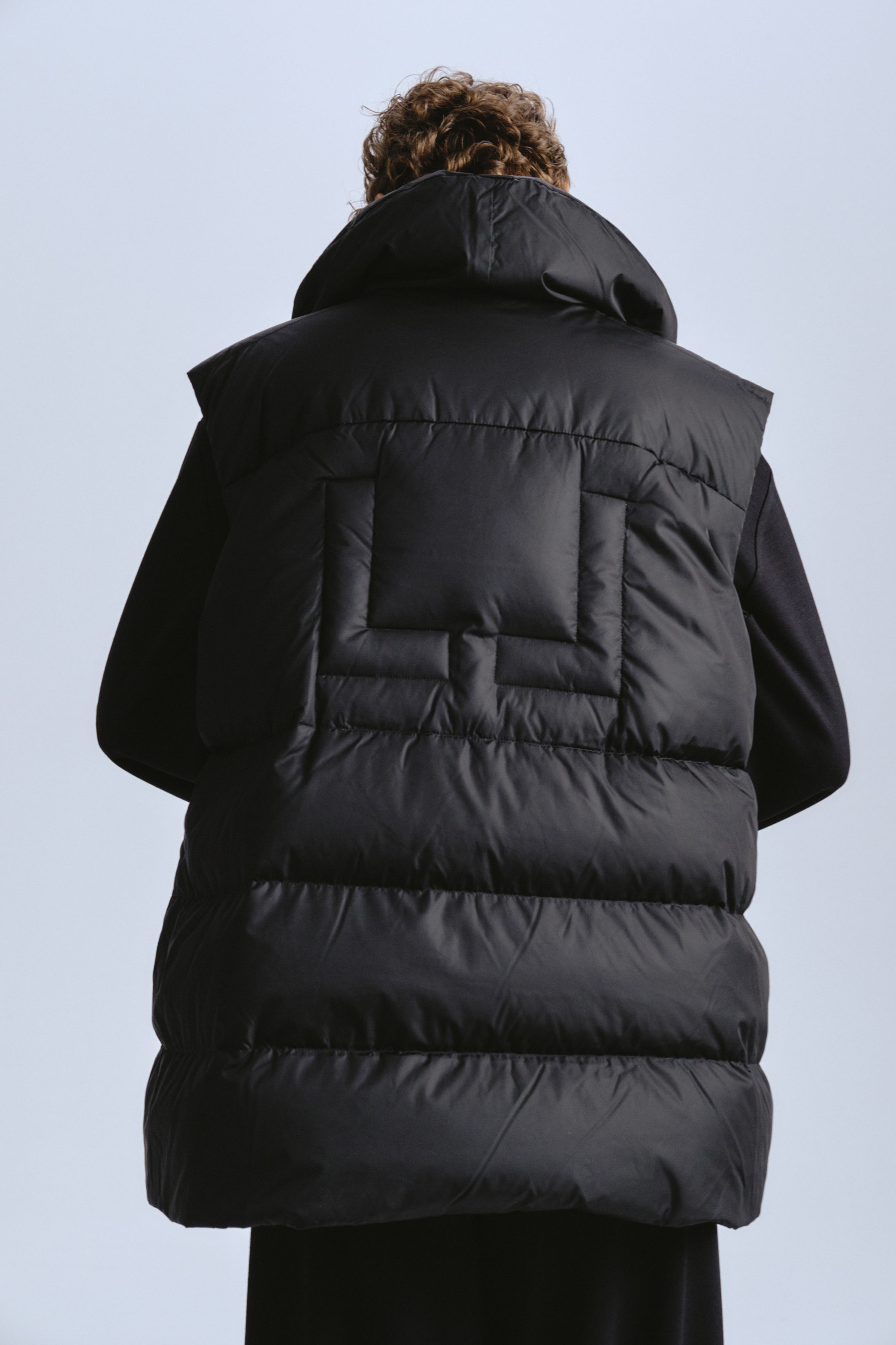 Жилет пуховый с навесными петлями