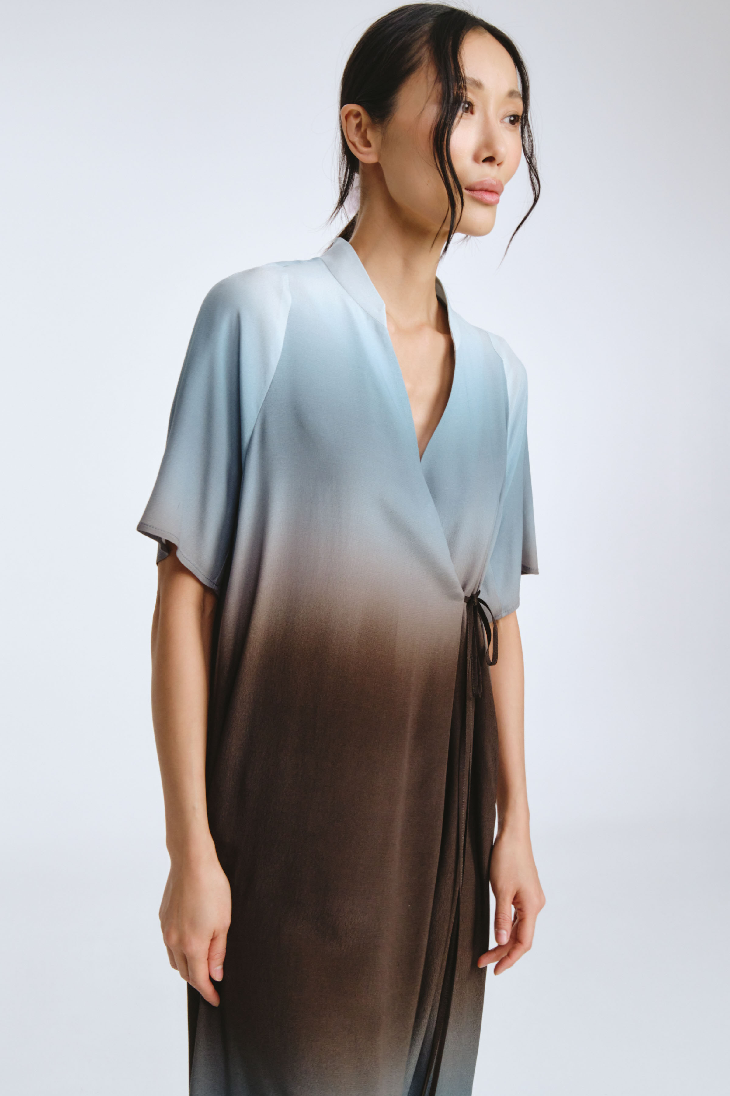 Платье Деграде с запахом 34 Голубой лед (glace bleue), 10 Серый (grise) от Lesel (Лесель)! Заказывайте по ✆ 8 (800) 777 02 37