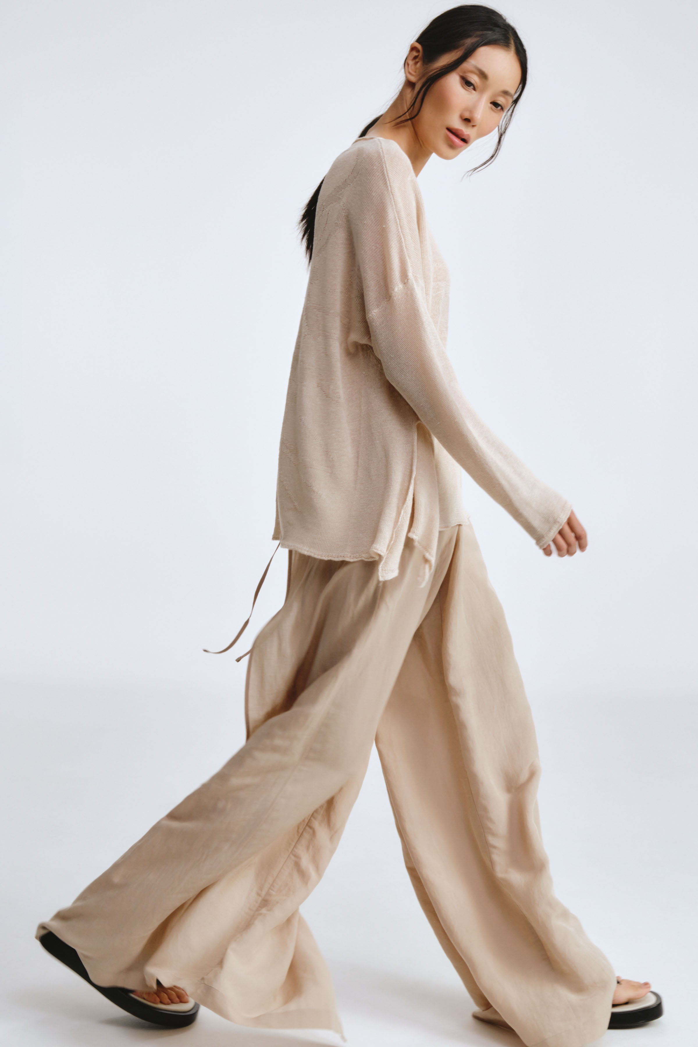 Брюки прямые с отлетными деталями, тонкий лен  от Lesel (Лесель)! Заказывайте по ✆ 8 (800) 777 02 37