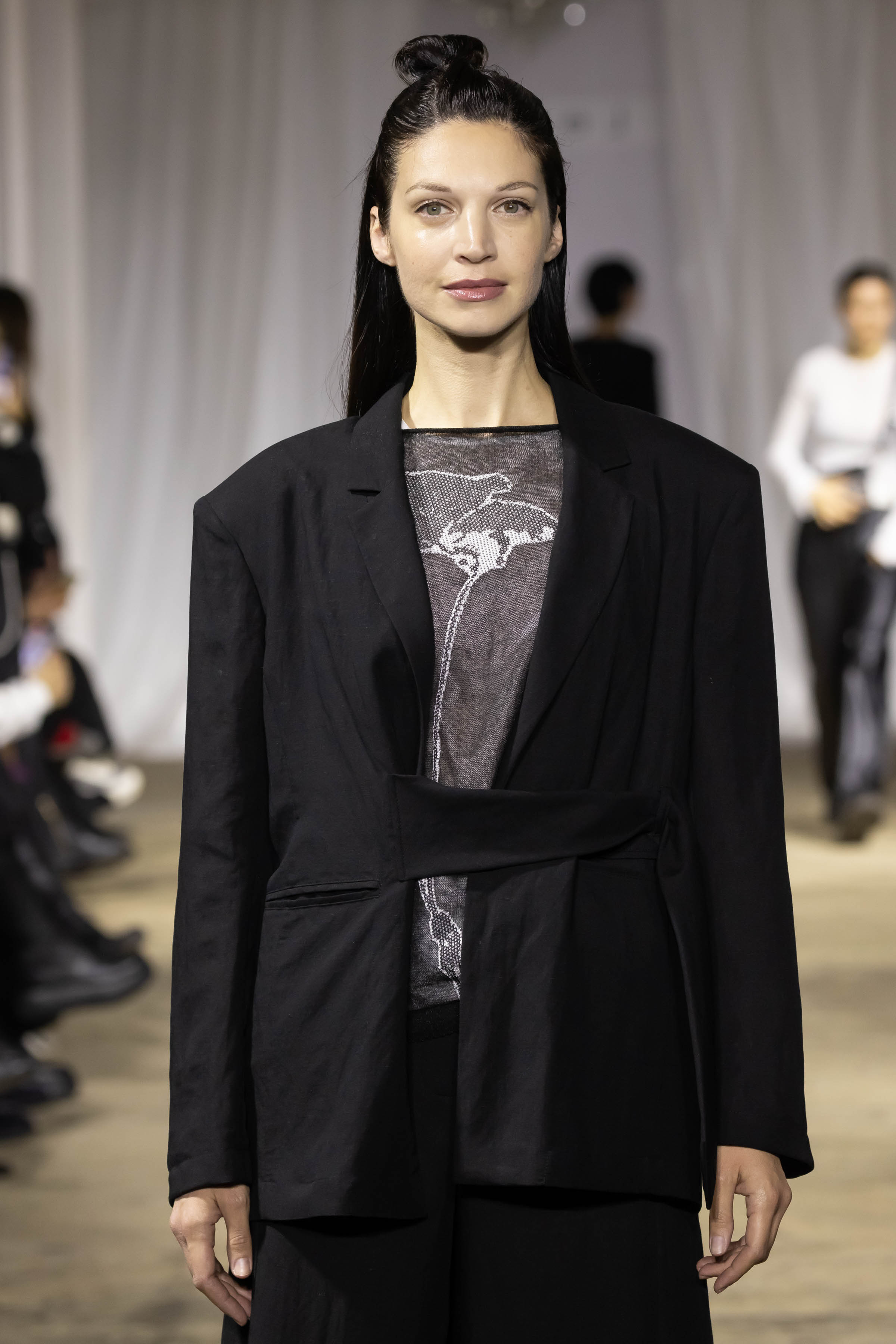 Жакет прямой, с хлястиком, тонкий лен 00 Черный (noir) от Lesel (Лесель)! Заказывайте по ✆ 8 (800) 777 02 37