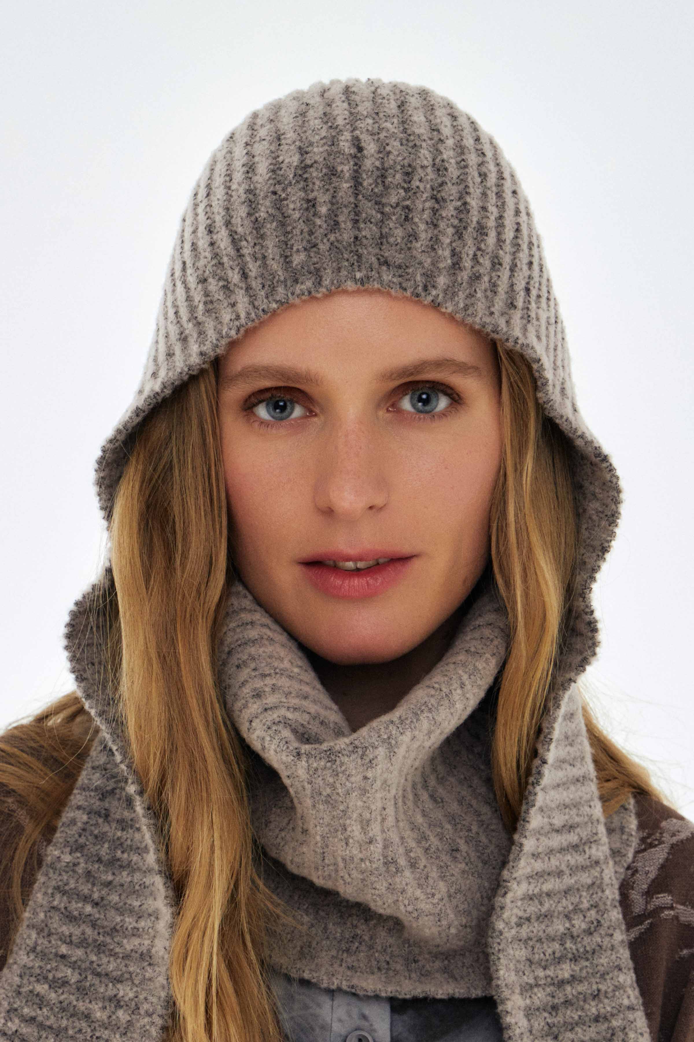 Шапка с ушками 09 Беж-меланж (melange beige) от Lesel (Лесель)! Заказывайте по ✆ 8 (800) 777 02 37