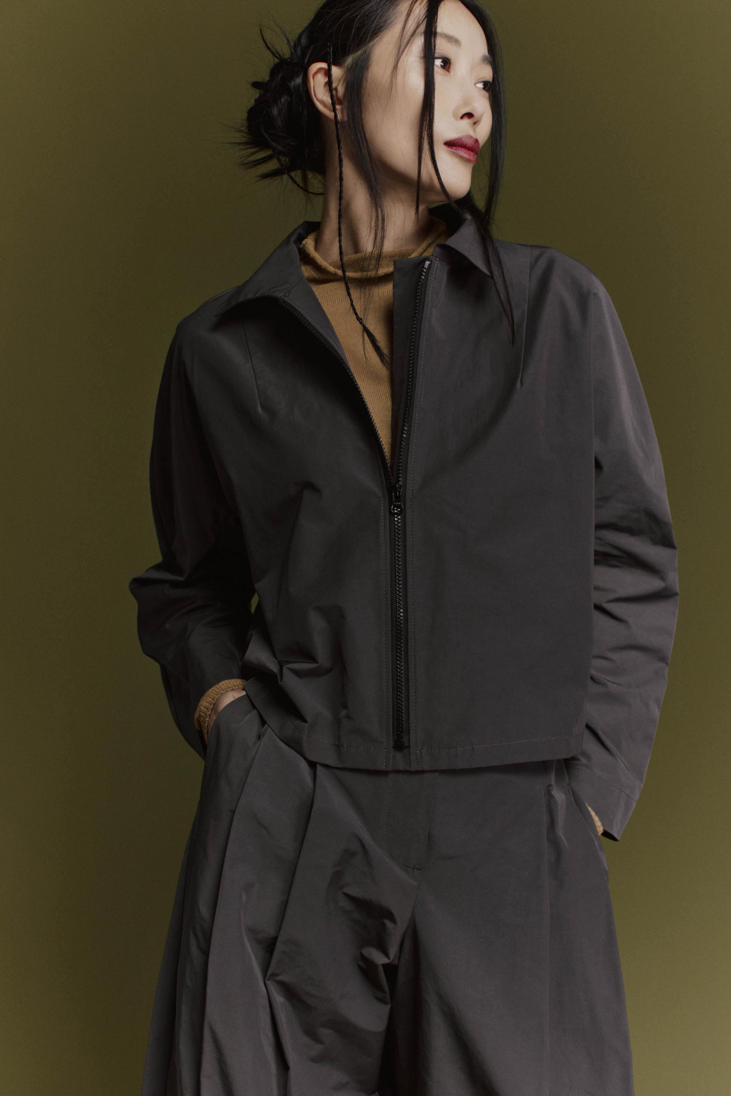 Жакет на молнии, с фигурными ластовицами 78 Полутень (penombre), 00 Черный (noir), 09 Крем-брюле (creme-brjule), 79 Гербарий (herbal) от Lesel (Лесель)! Заказывайте по ✆ 8 (800) 777 02 37