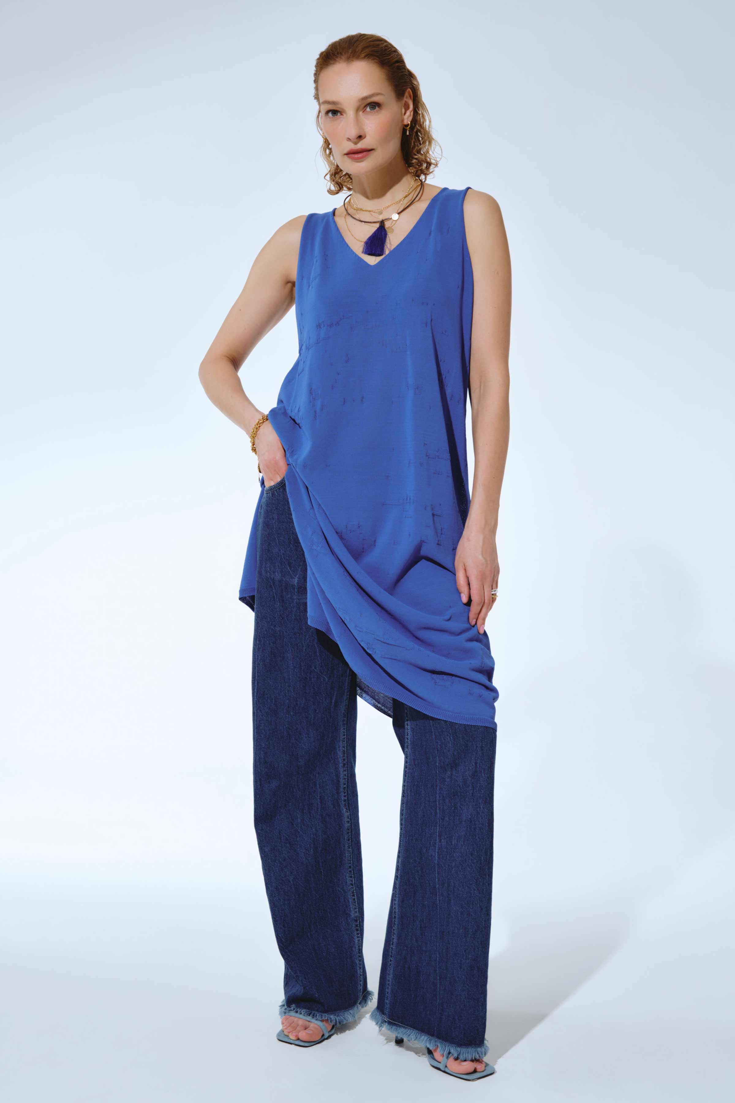 Платье с разрезом