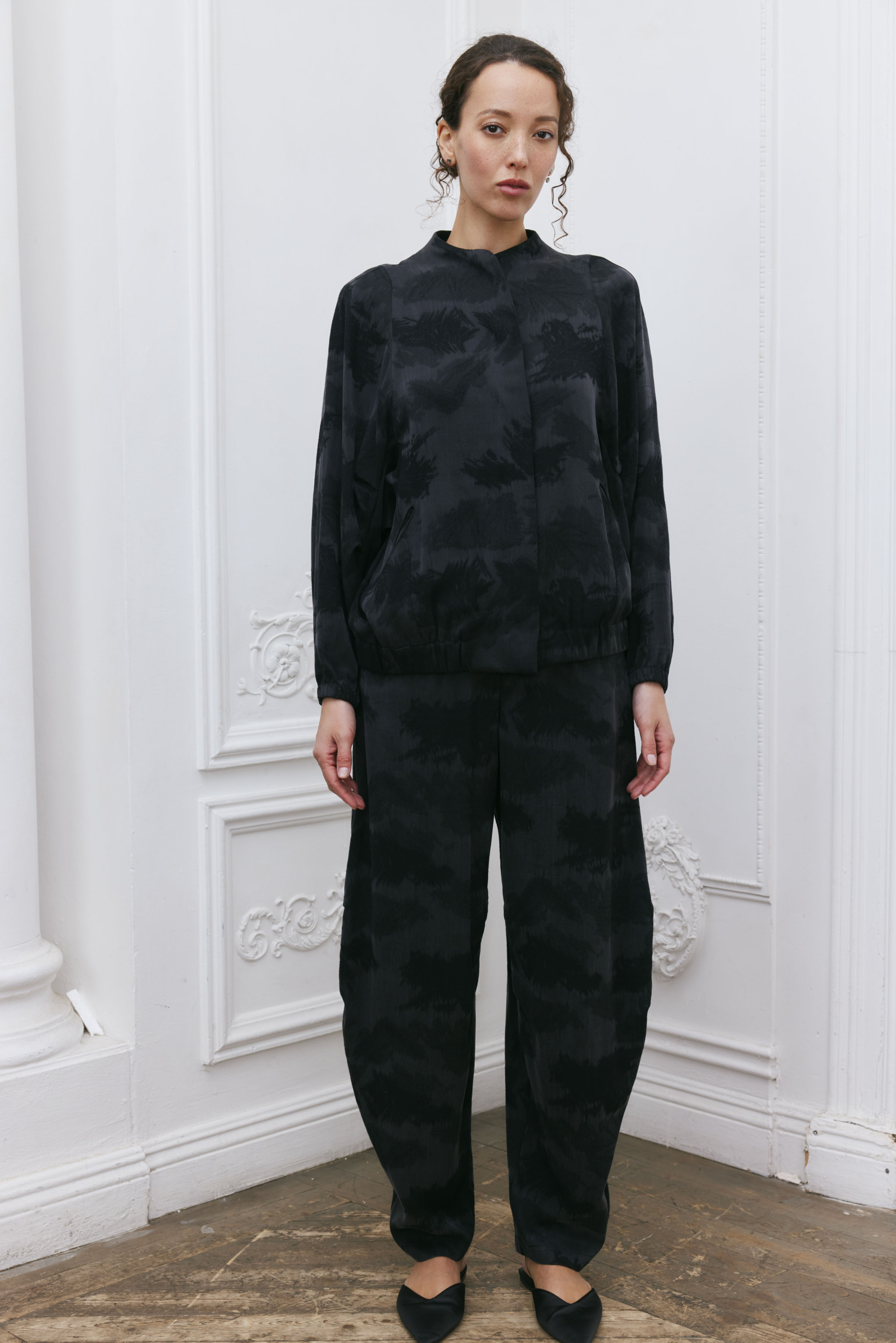 Брюки овал с защипами, жаккард  от Lesel (Лесель)! Заказывайте по ✆ 8 (800) 777 02 37