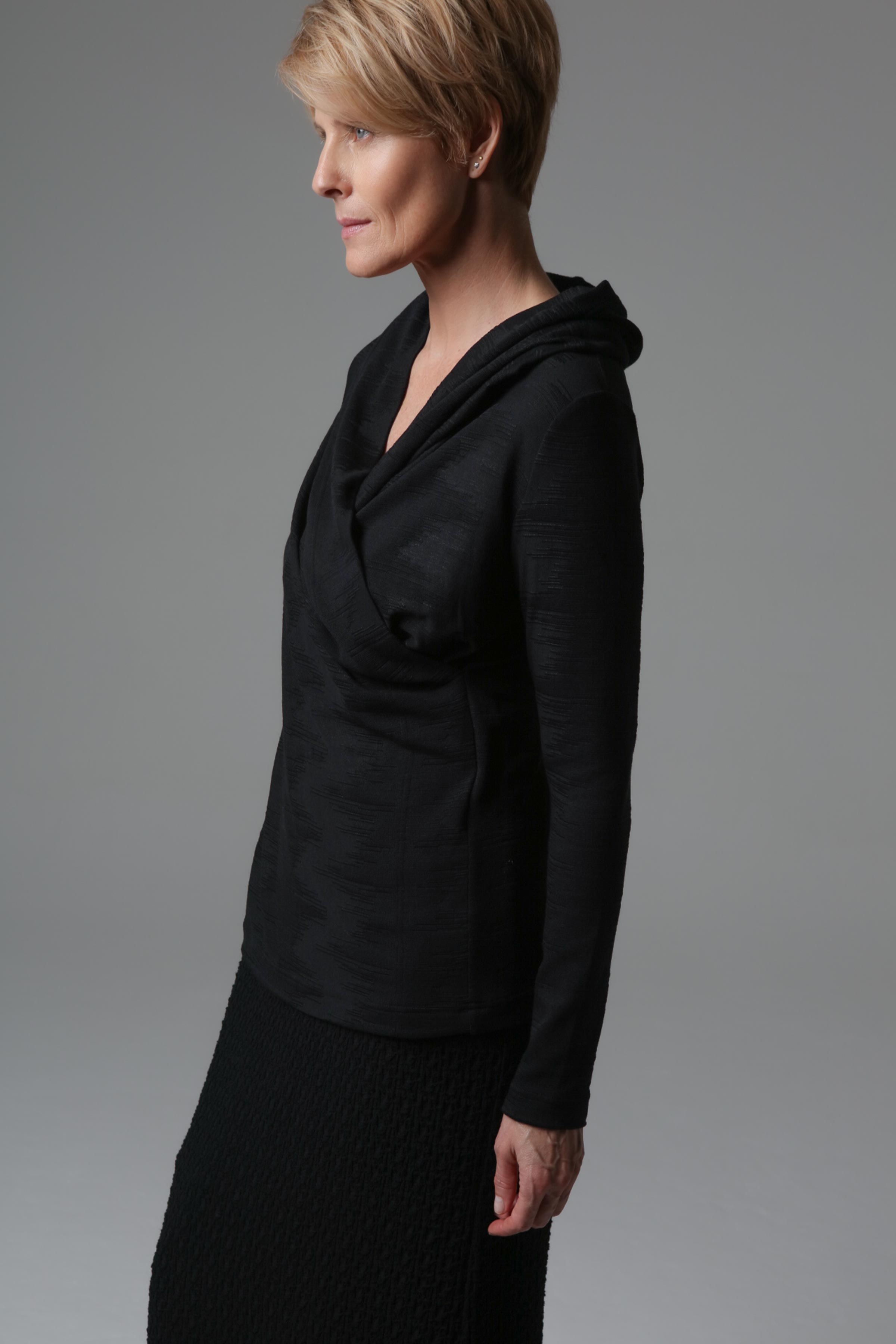 Блуза эластичная с капюшоном  от Lesel (Лесель)! Заказывайте по ✆ 8 (800) 777 02 37