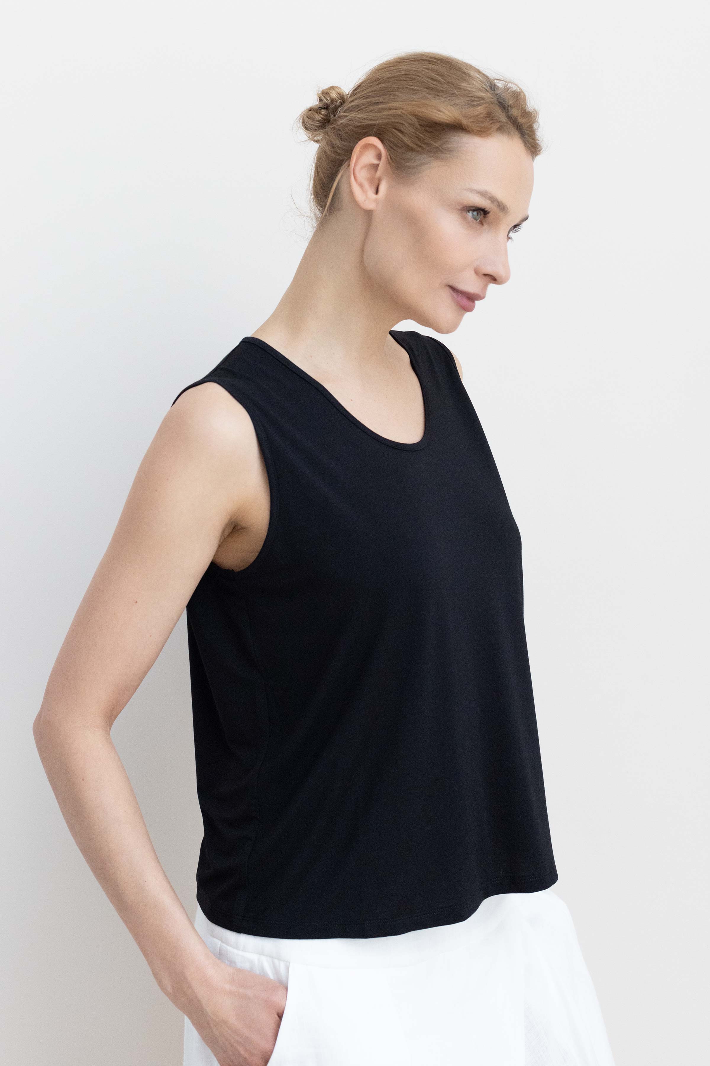 Блуза база, без рукавов, тонкий трикотаж  от Lesel (Лесель)! Заказывайте по ✆ 8 (800) 777 02 37