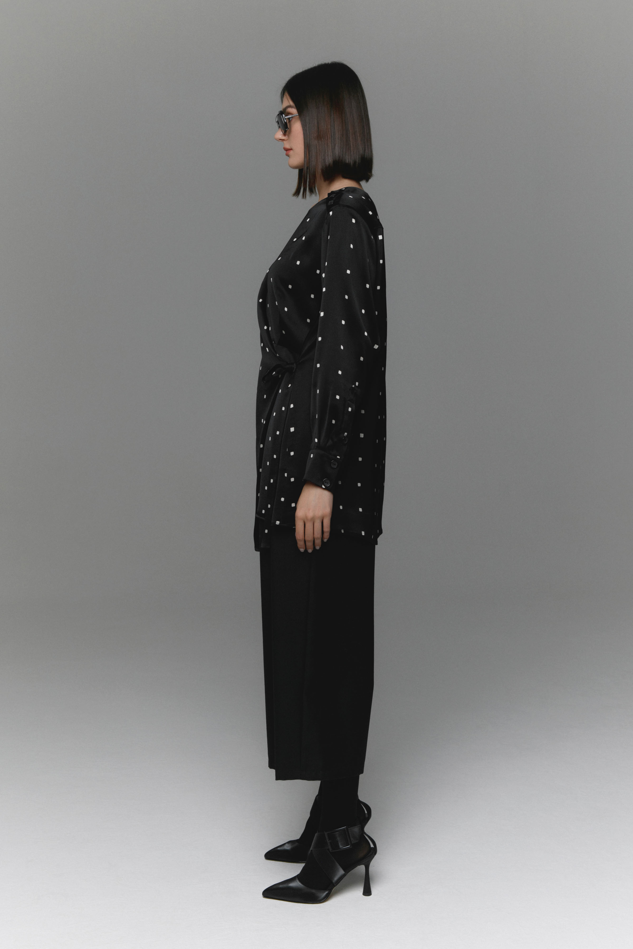 Блуза с запахом "Ночные окна", атласная  от Lesel (Лесель)! Заказывайте по ✆ 8 (800) 777 02 37