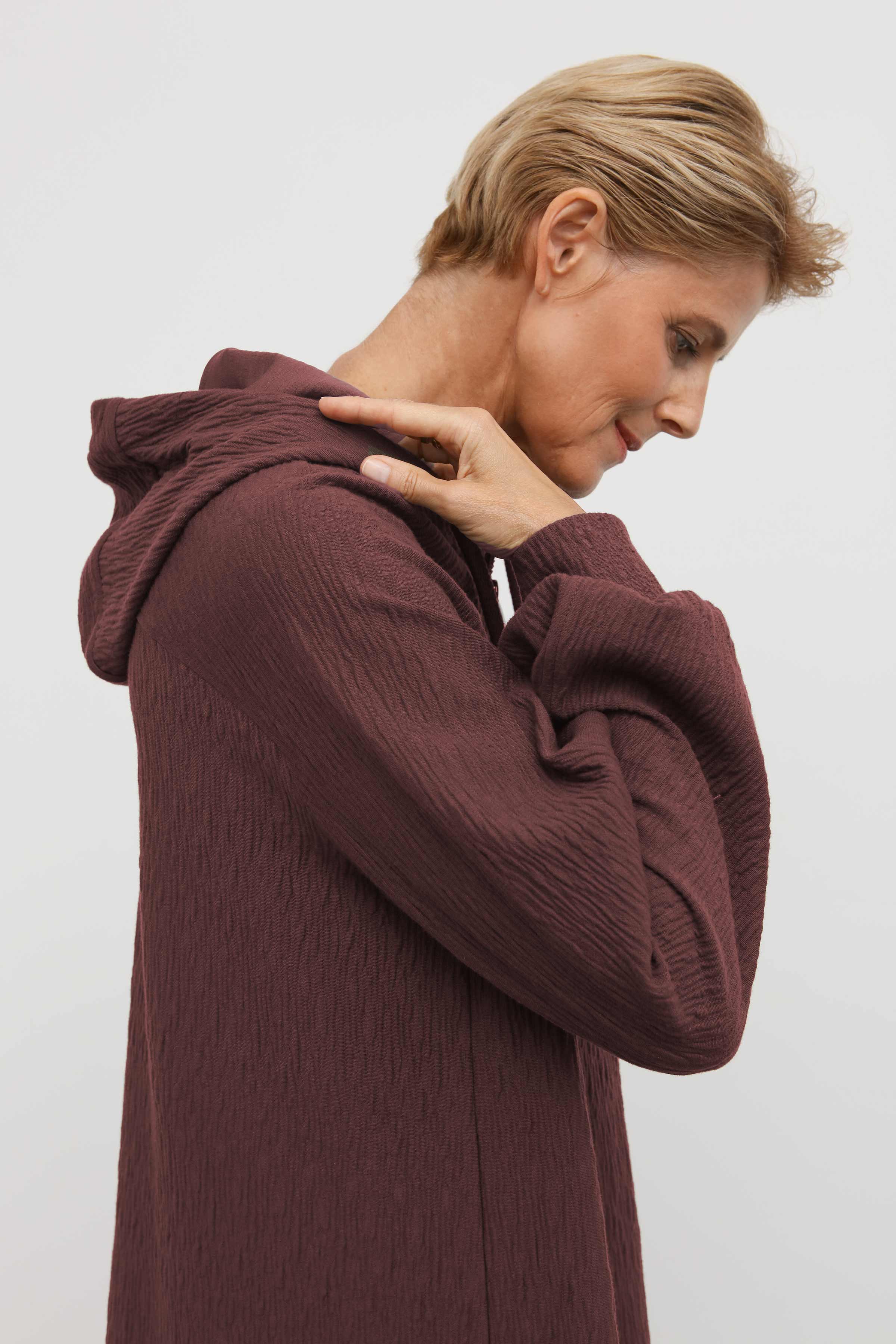 Платье с капюшоном, джерси волна 30 Флюорит (fluorite) от Lesel (Лесель)! Заказывайте по ✆ 8 (800) 777 02 37