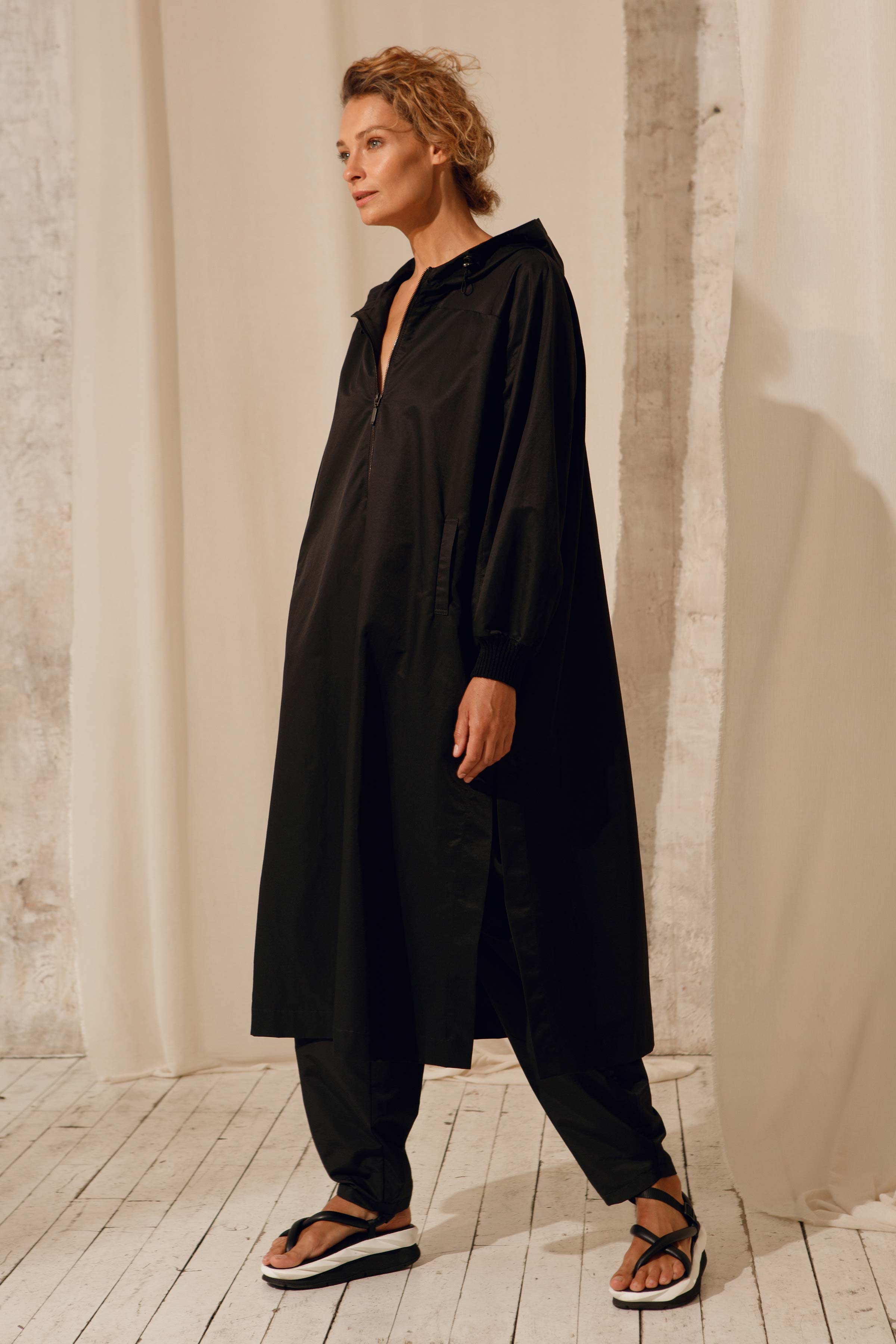 Платье С капюшоном, Аутдор 00 Черный (noir) от Lesel (Лесель)! Заказывайте по ✆ 8 (800) 777 02 37