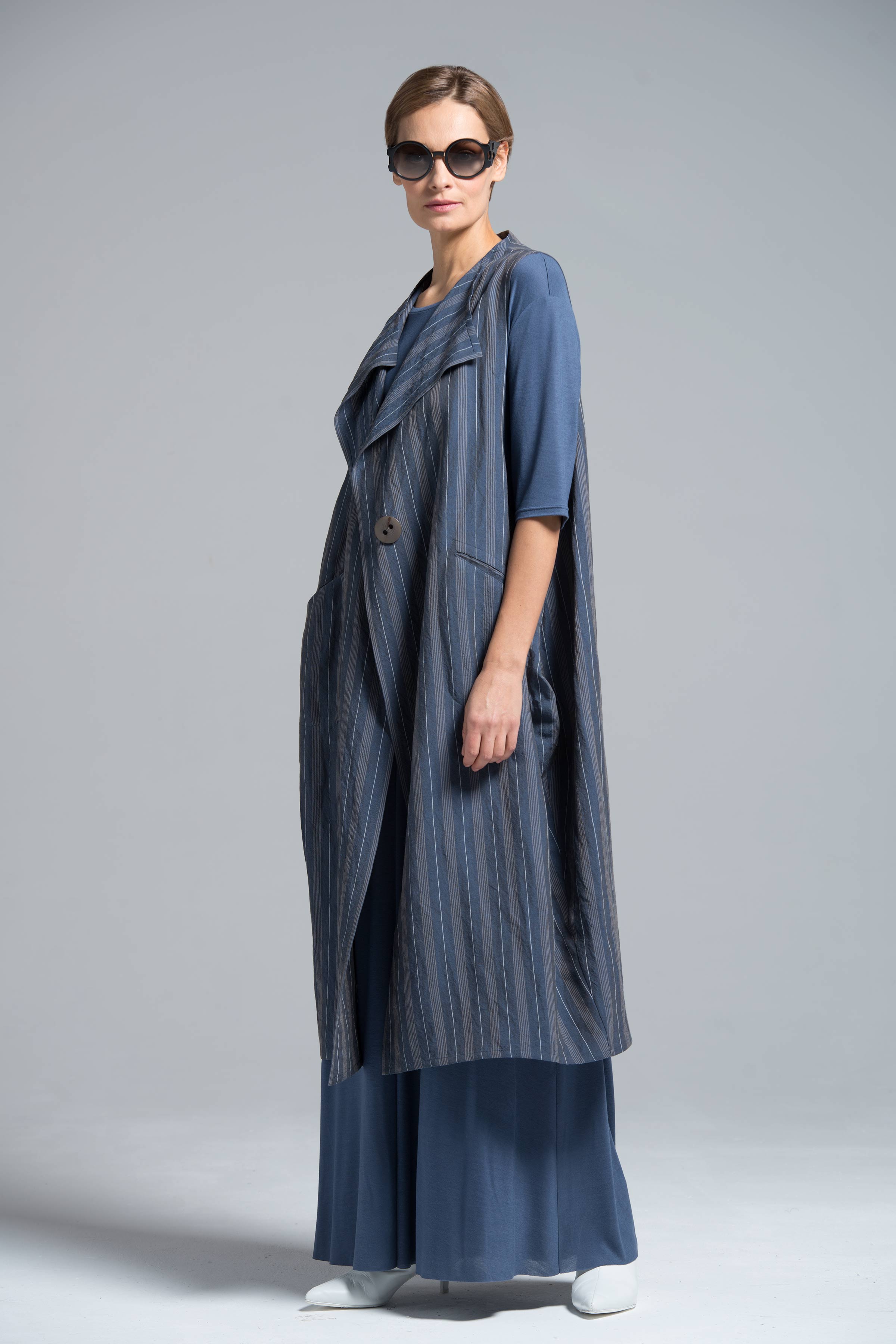 Жилет длинный с фалдами, лён-полосы 38 Джинсовый (denim) от Lesel (Лесель)! Заказывайте по ✆ 8 (800) 777 02 37