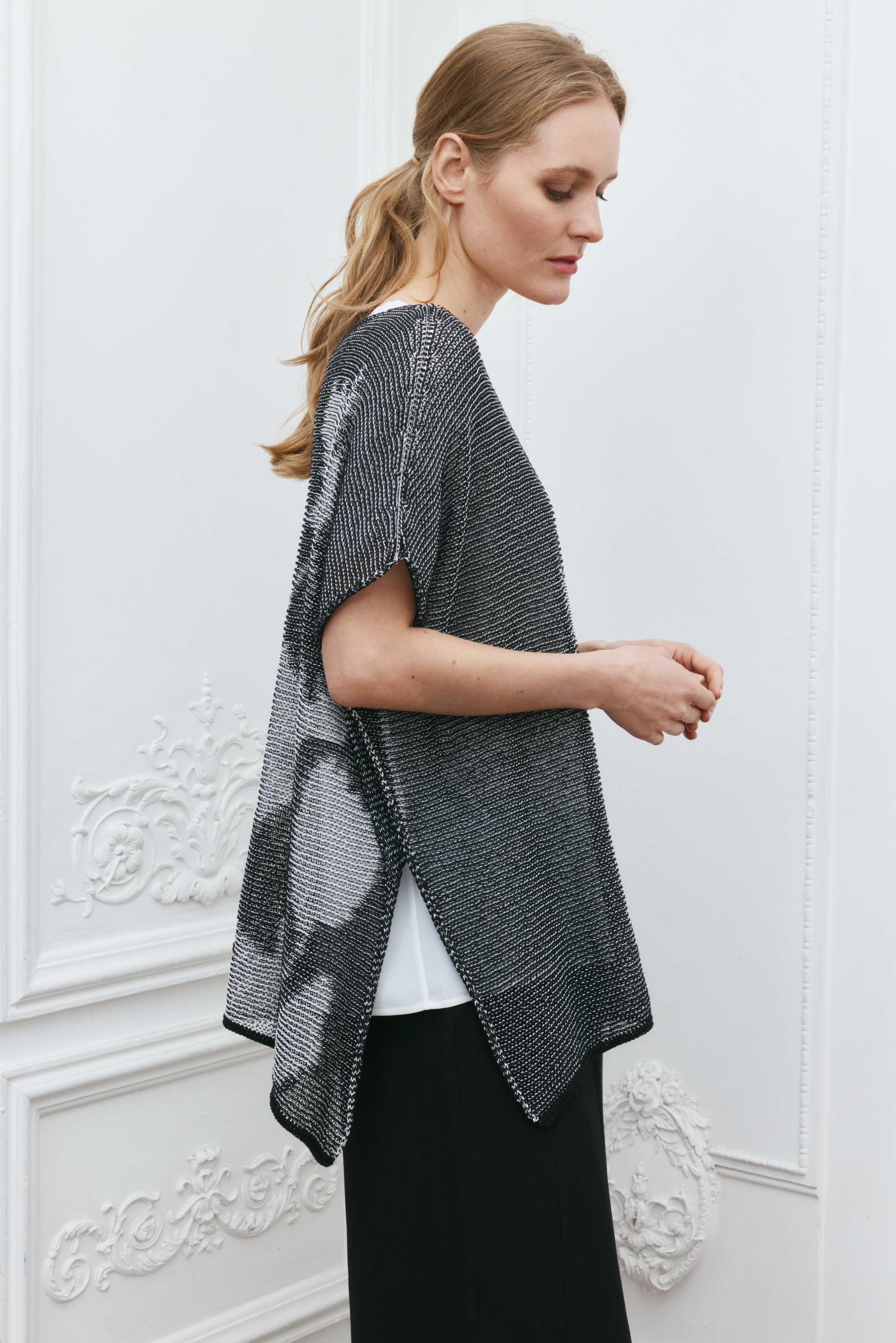 Джемпер с коротким рукавом Воздушные цветы  от Lesel (Лесель)! Заказывайте по ✆ 8 (800) 777 02 37