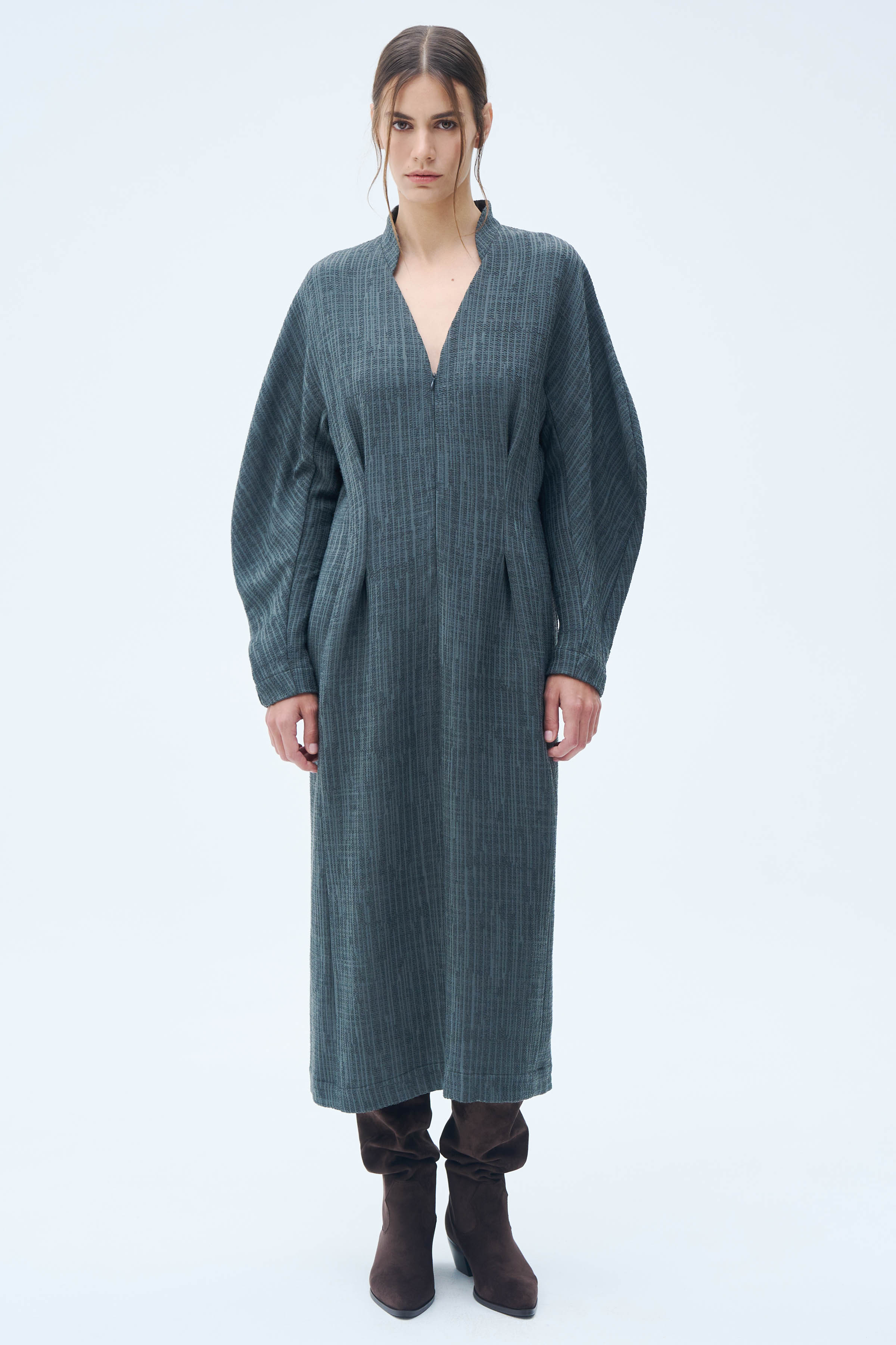 Платье Песочные часы с овальными рукавами 11 Антрацит (anthracite), 74 Тень (ombre), 78 Полутень (penombre), 16 Черный меланж (melange noir) от Lesel (Лесель)! Заказывайте по ✆ 8 (800) 777 02 37