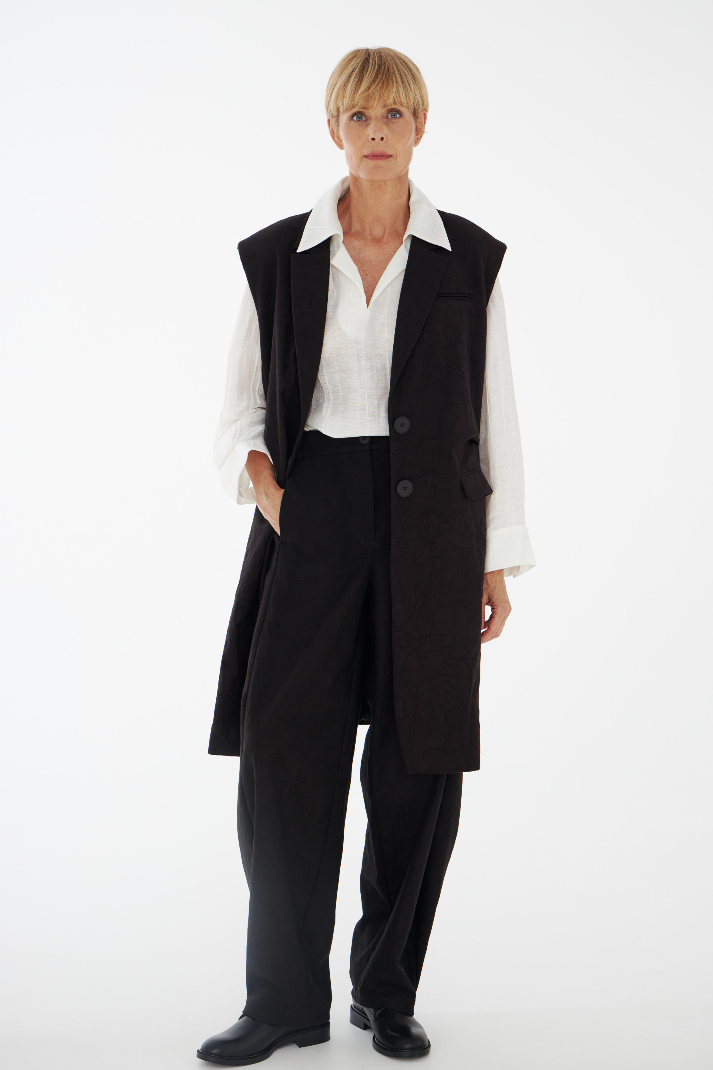 Жилет мятый, удлиненный, с подкладом 00 Черный (noir) от Lesel (Лесель)! Заказывайте по ✆ 8 (800) 777 02 37