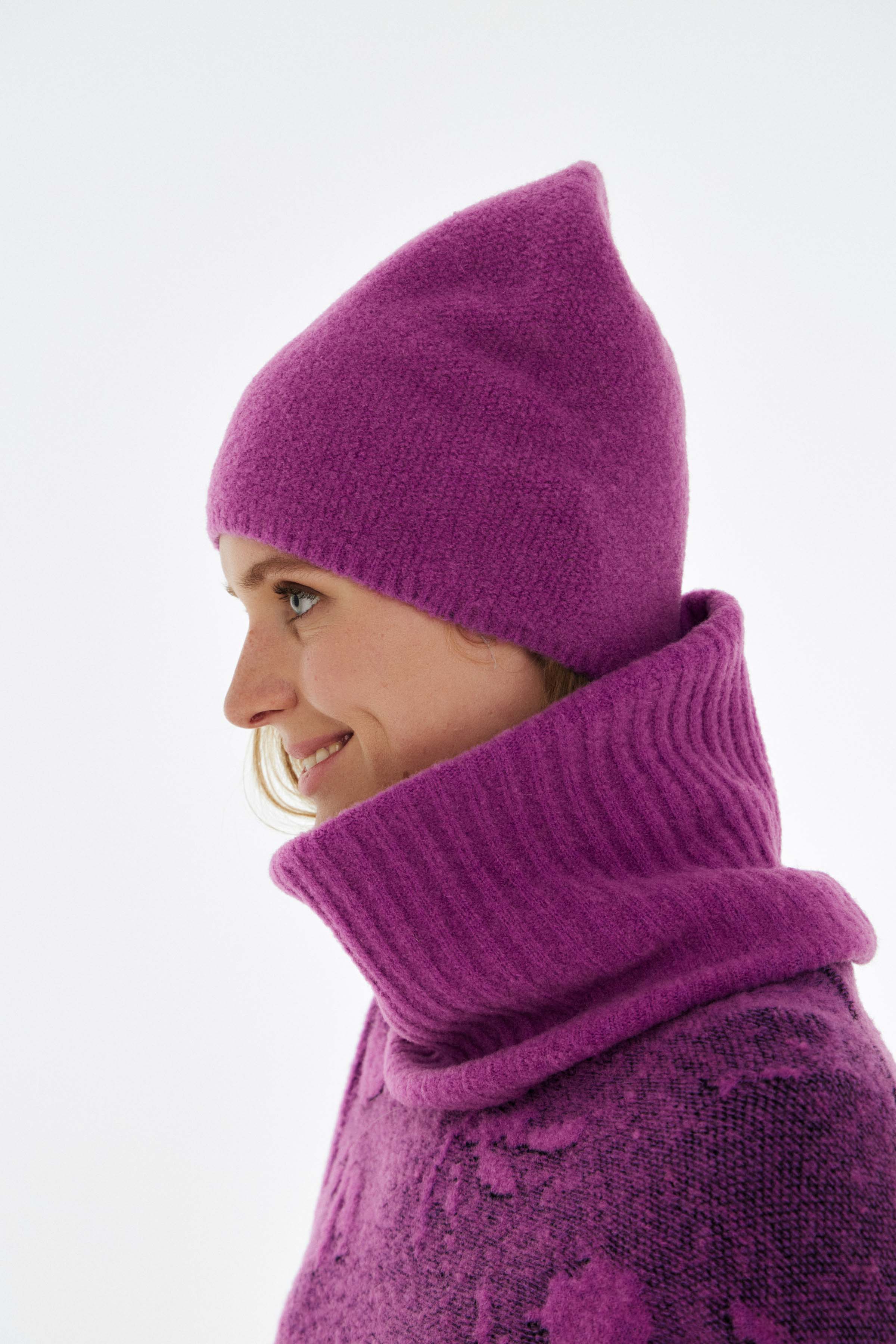 Шапка Овал 43 Цикламен (cyclamen) от Lesel (Лесель)! Заказывайте по ✆ 8 (800) 777 02 37