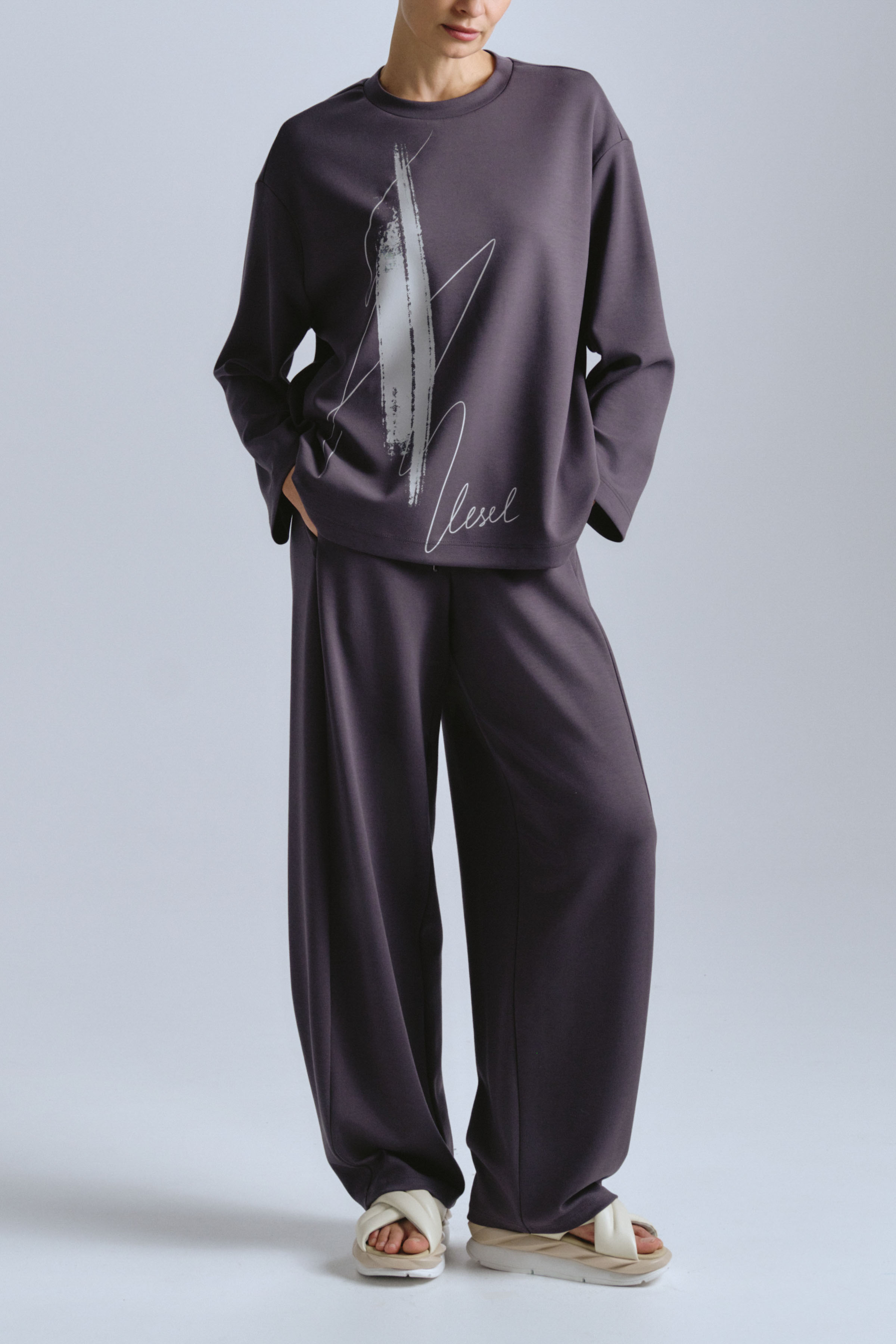 Брюки бананы, мягкое джерси  от Lesel (Лесель)! Заказывайте по ✆ 8 (800) 777 02 37