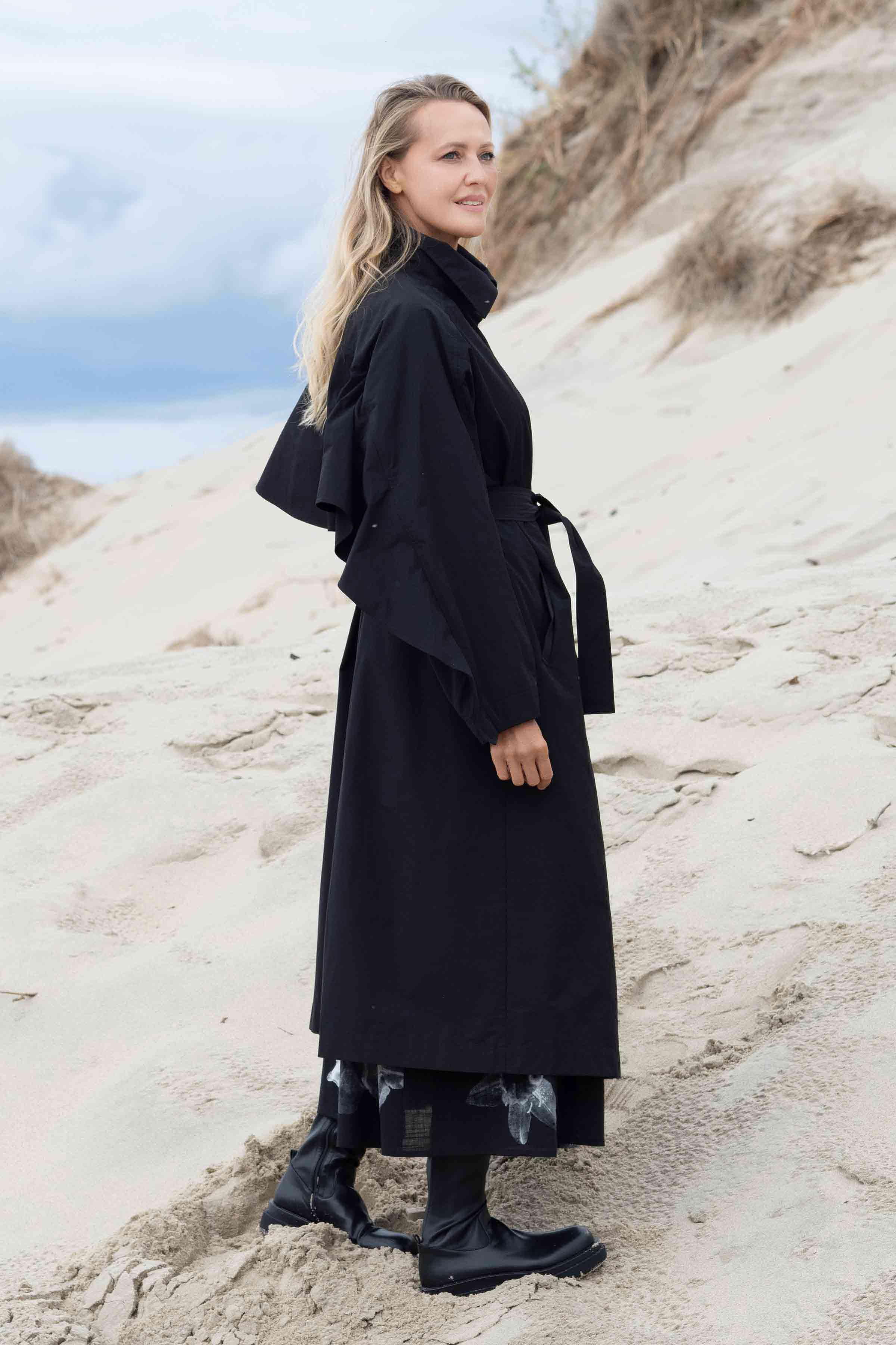 Тренч прямой Крылатый 00 Черный (noir) от Lesel (Лесель)! Заказывайте по ✆ 8 (800) 777 02 37