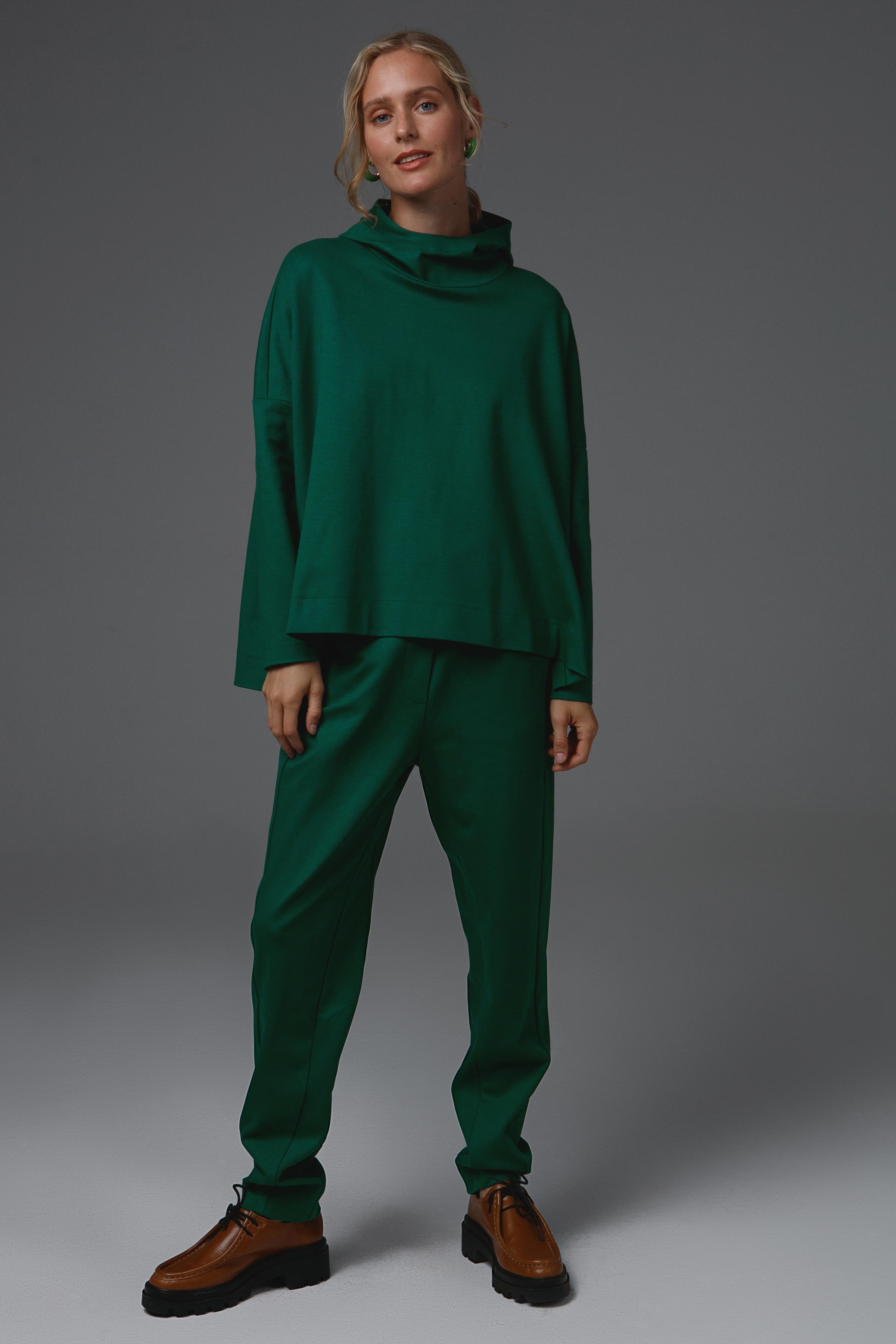 Брюки узкие бананы, джерси  от Lesel (Лесель)! Заказывайте по ✆ 8 (800) 777 02 37