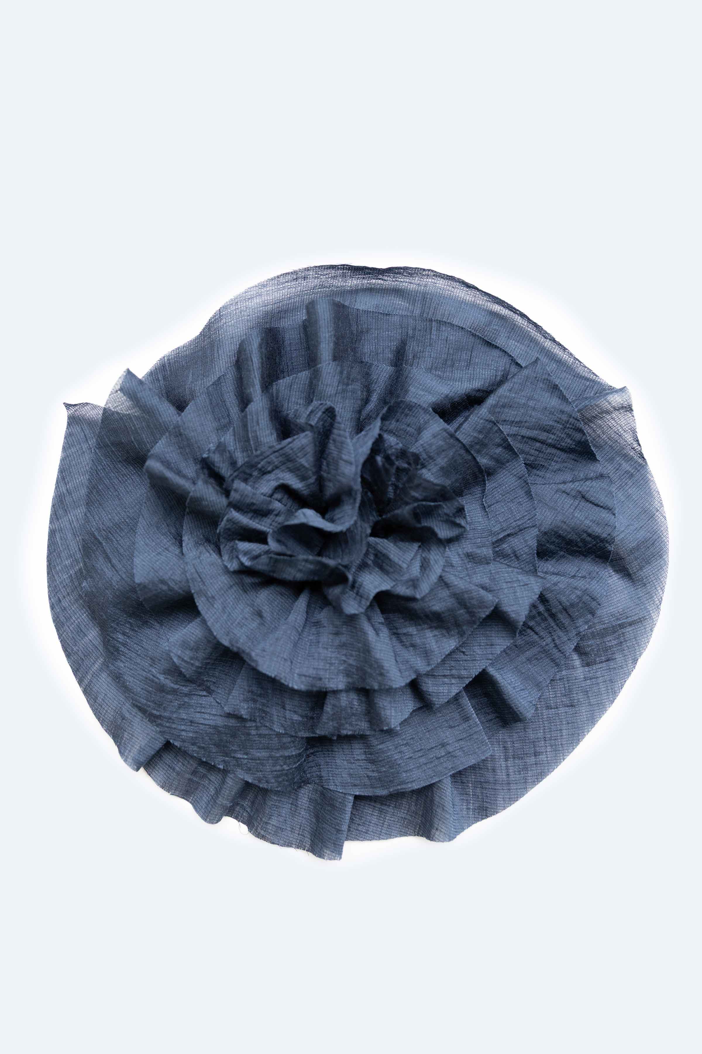 Брошь на магните Роза большая 38 Джинсовый (denim) от Lesel (Лесель)! Заказывайте по ✆ 8 (800) 777 02 37