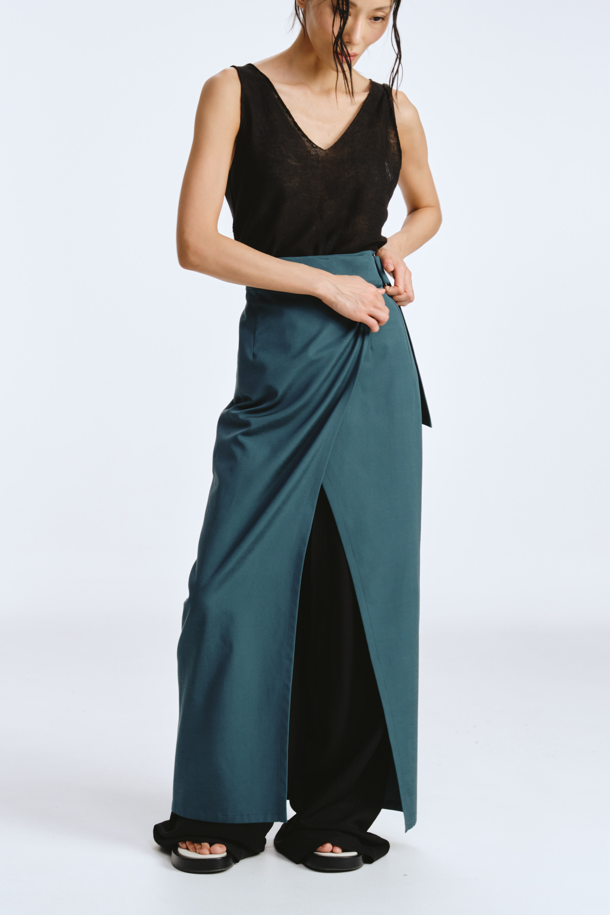 Юбка прямая, запах с пряжкой 37 Аквамарин (aiqumarine), 00 Черный (noir) от Lesel (Лесель)! Заказывайте по ✆ 8 (800) 777 02 37