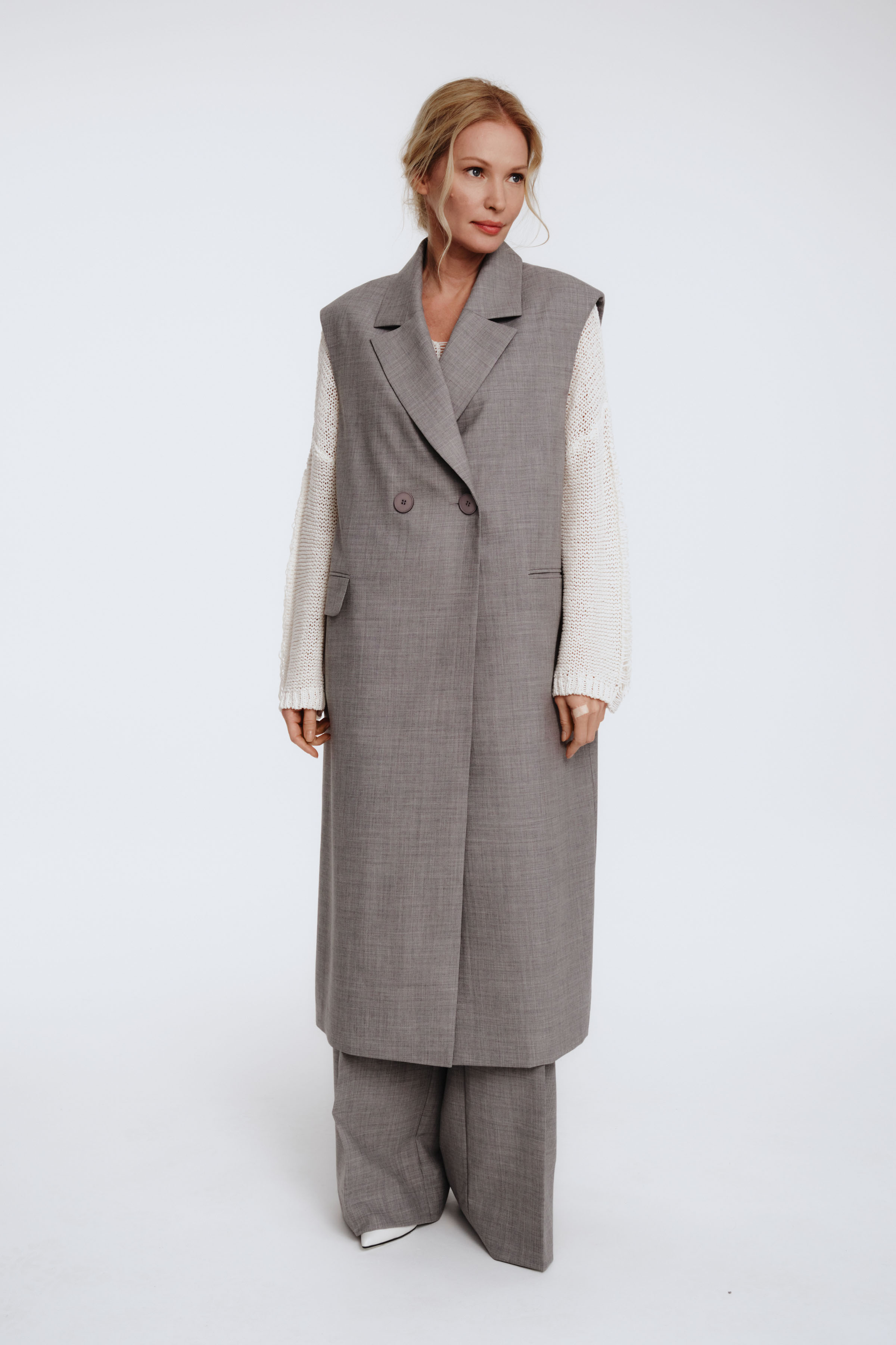 Жилет длинный двубортный, на подкладке 15 Серый меланж (melange gris) от Lesel (Лесель)! Заказывайте по ✆ 8 (800) 777 02 37