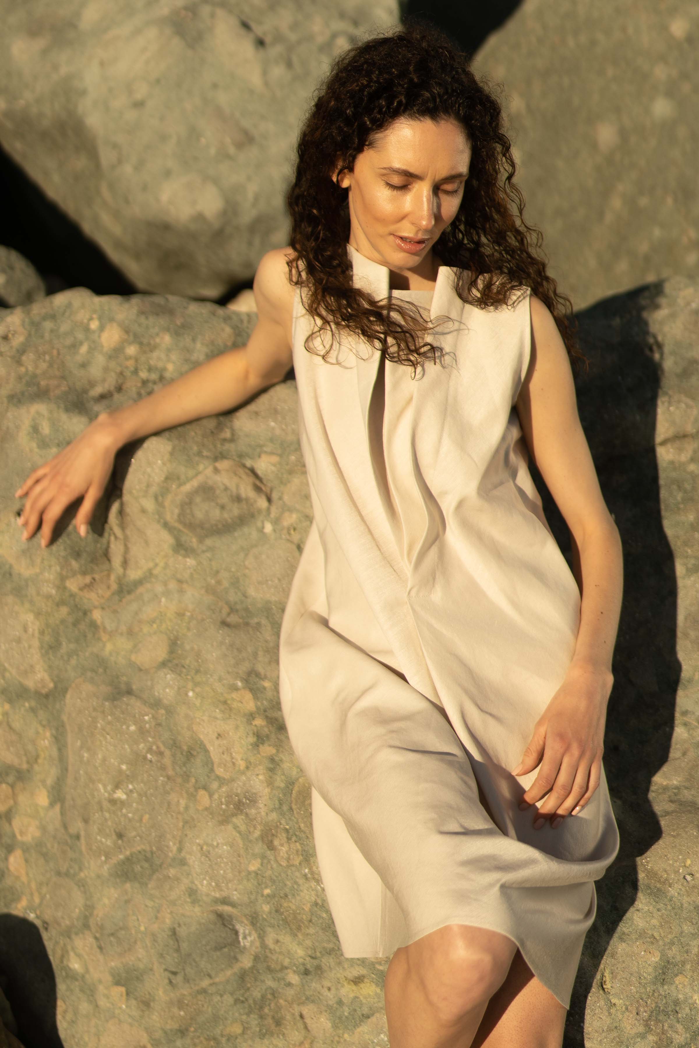 Платье с асимметричными складками без рукавов 06 Суфле (souffle) от Lesel (Лесель)! Заказывайте по ✆ 8 (800) 777 02 37