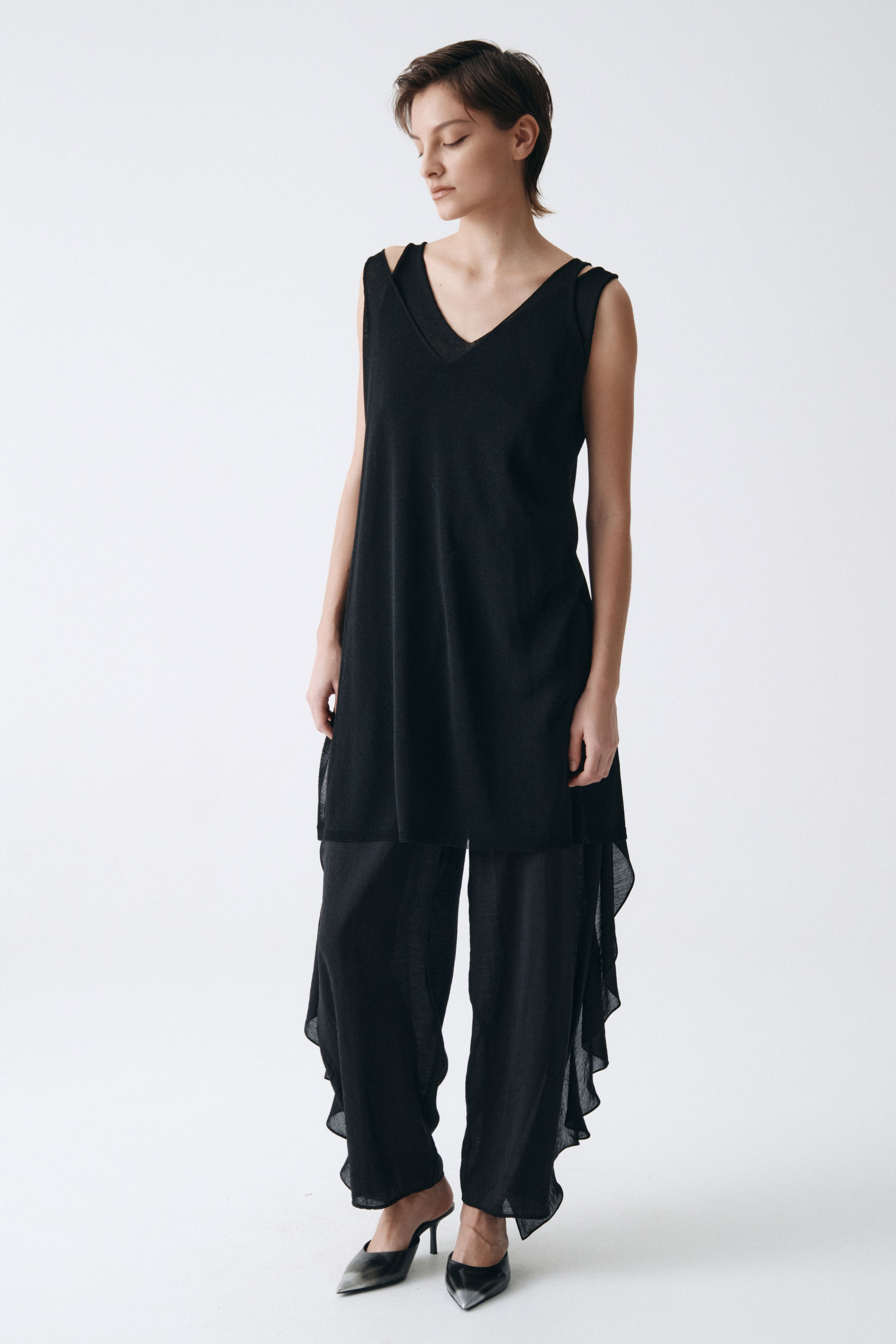 Топ туника на бретелях с разрезом  от Lesel (Лесель)! Заказывайте по ✆ 8 (800) 777 02 37