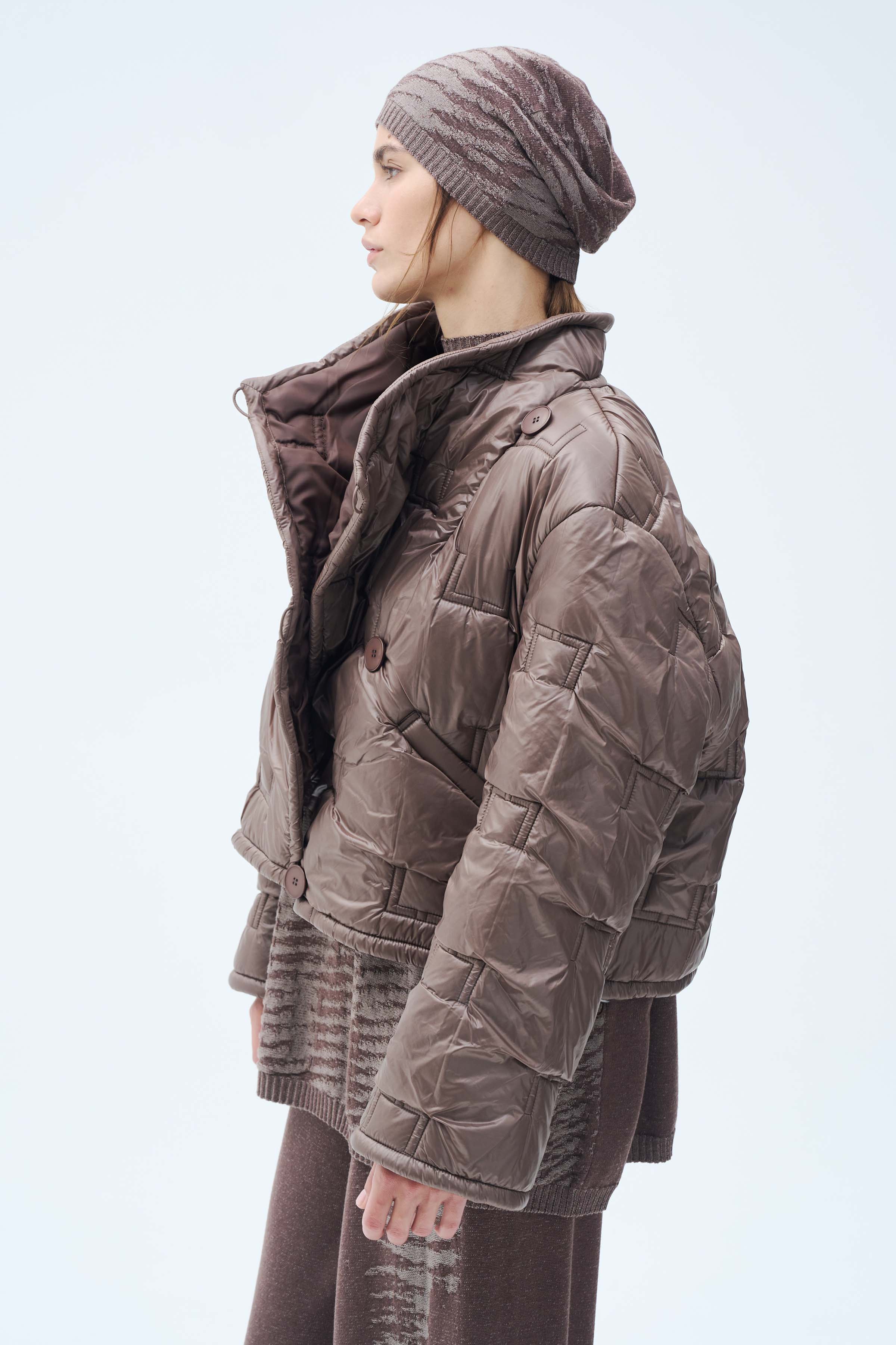 Куртка стежка лого, короткая 74 Тень (ombre), 00 Черный (noir) от Lesel (Лесель)! Заказывайте по ✆ 8 (800) 777 02 37