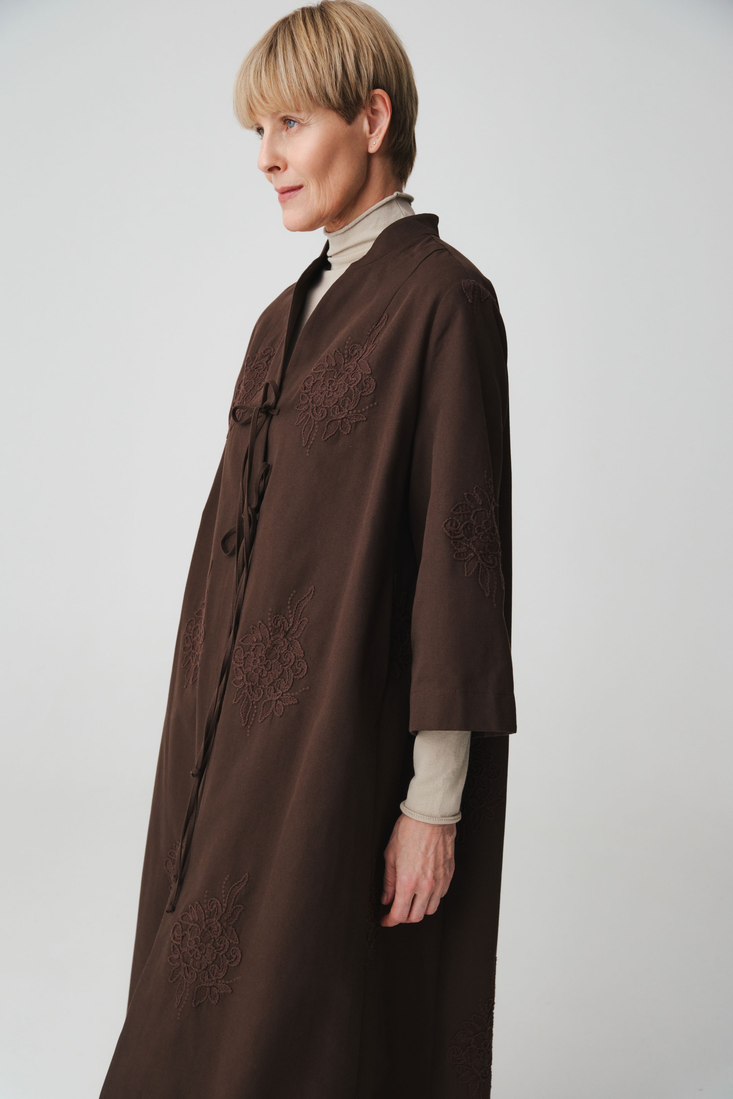 Жакет накидка с вышивкой