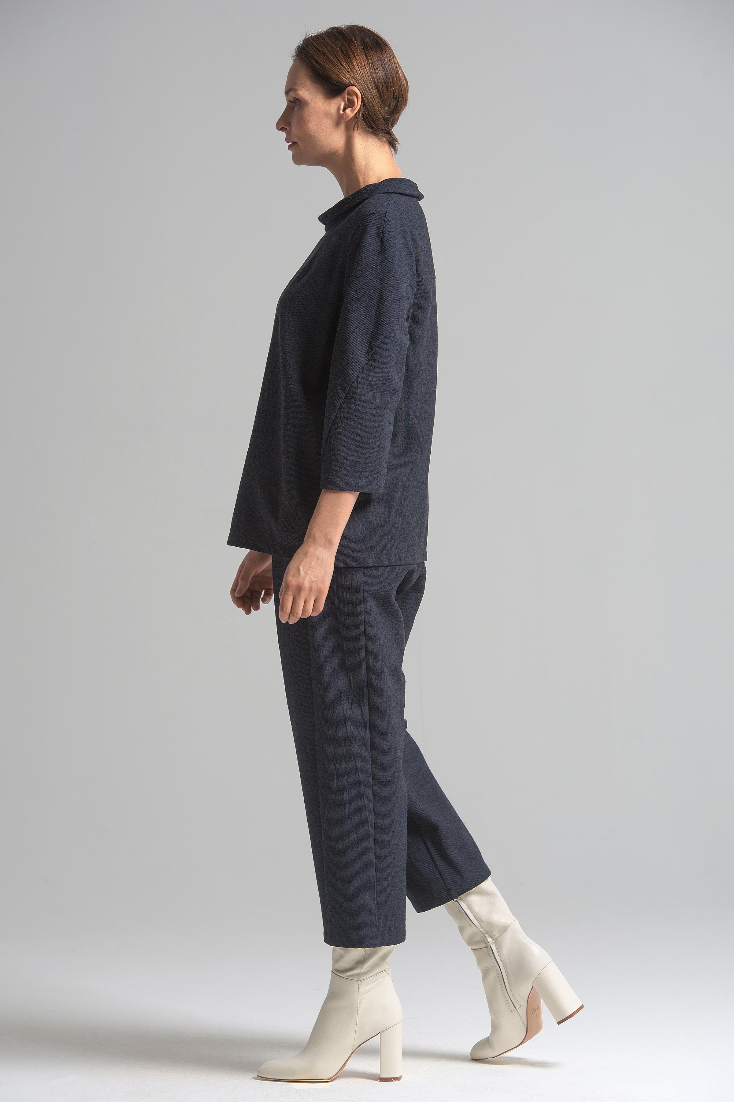 Брюки со складками укороченные, жатка 38 Джинсовый (denim) от Lesel (Лесель)! Заказывайте по ✆ 8 (800) 777 02 37