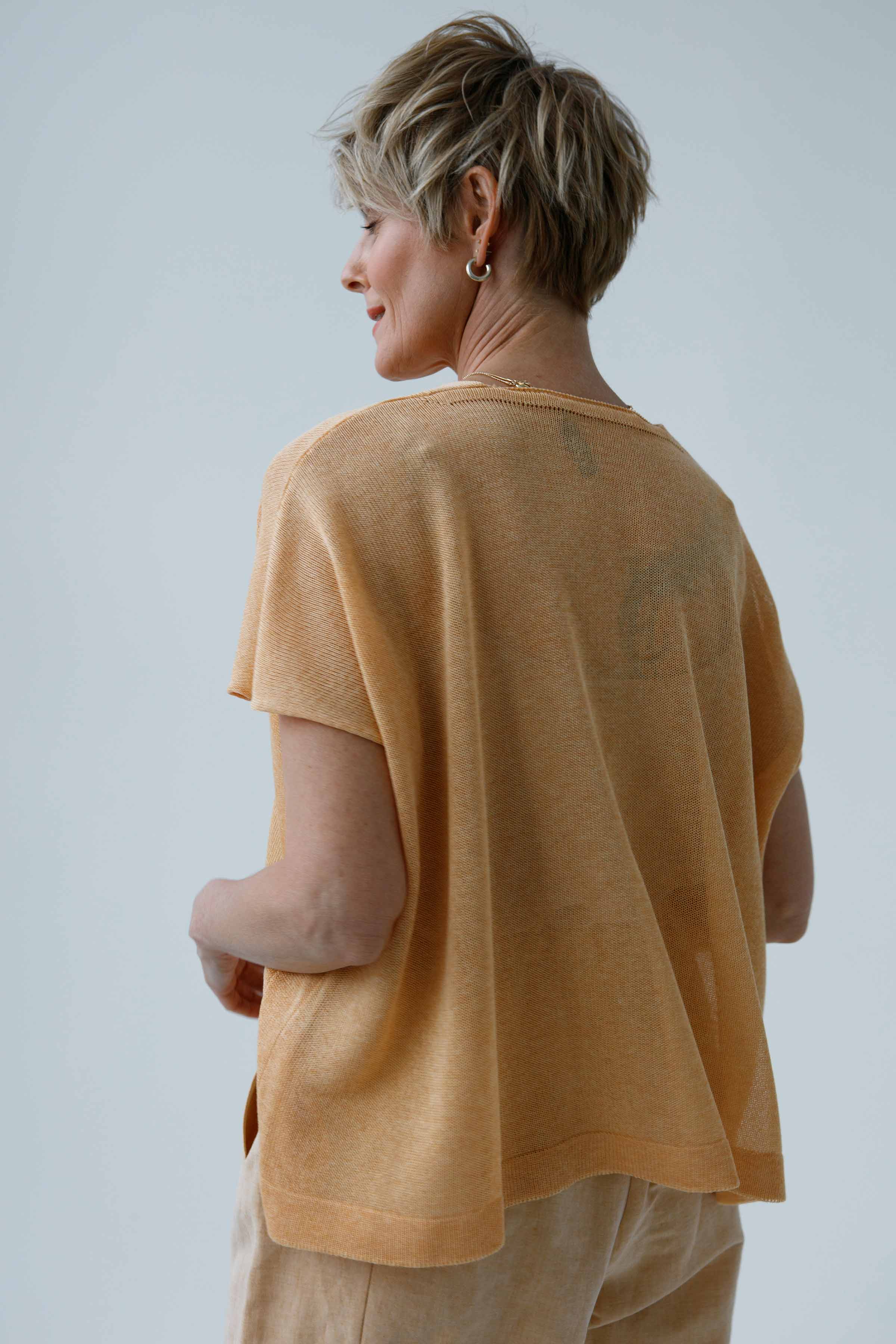 Джемпер с коротким рукавом Однотон с защипом  от Lesel (Лесель)! Заказывайте по ✆ 8 (800) 777 02 37