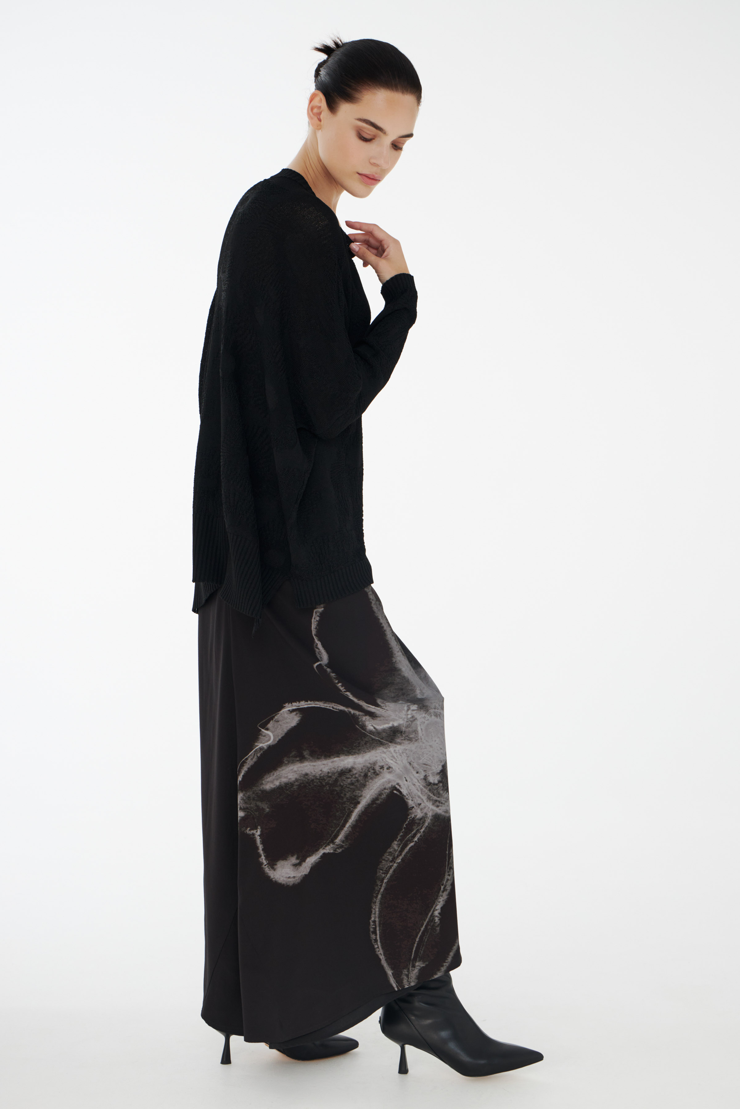 Юбка Цветок, длинная со шлейфом 00 Черный (noir), 78 Полутень (penombre) от Lesel (Лесель)! Заказывайте по ✆ 8 (800) 777 02 37