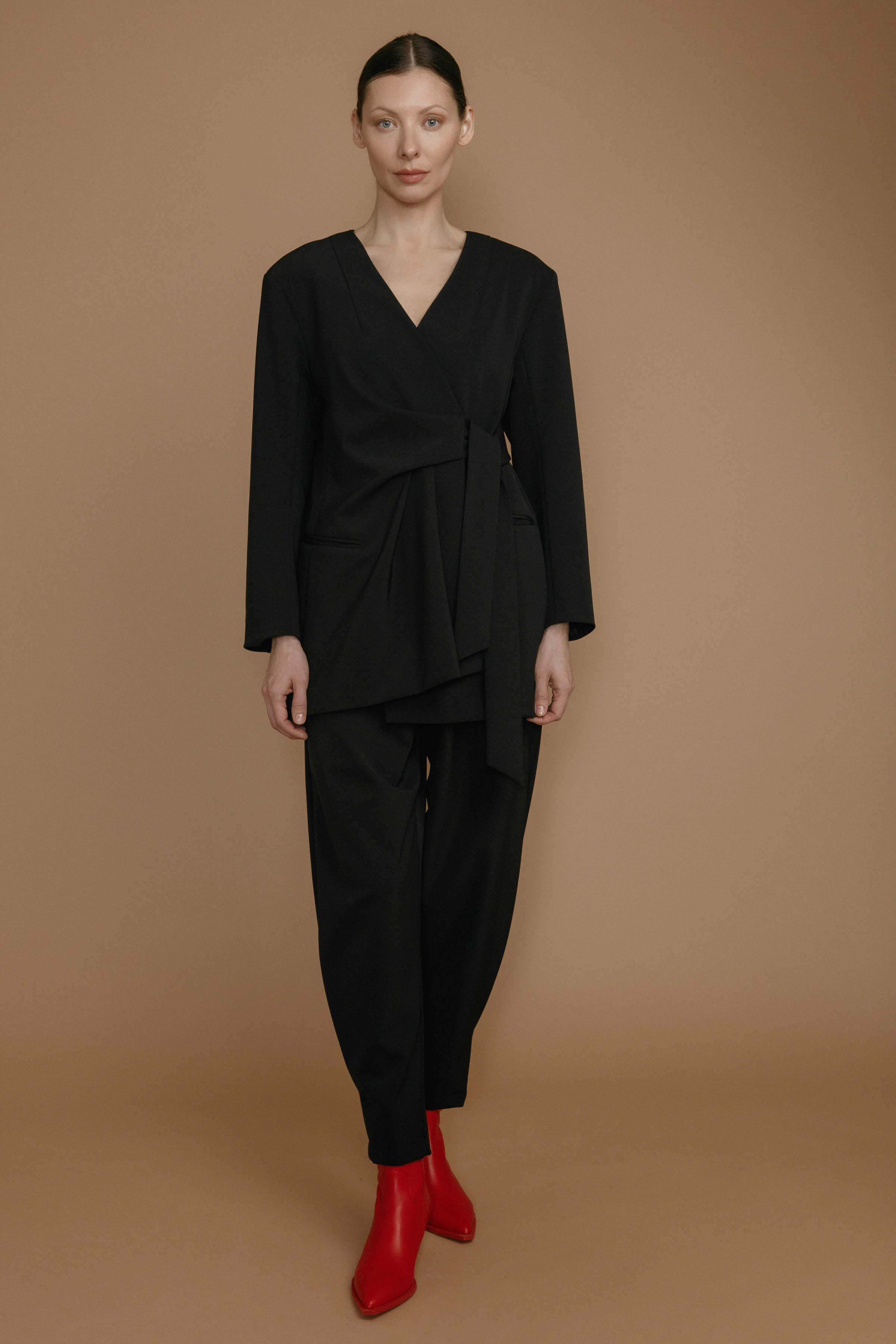 Жакет полуприталенный со складками 00 Черный (noir) от Lesel (Лесель)! Заказывайте по ✆ 8 (800) 777 02 37